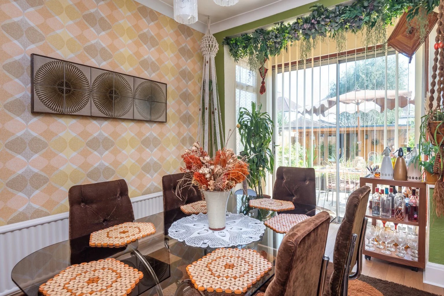 london-retro-1970s-mid-century-modern-home-film-photo-shoot-location-hire-patio-doors.jpg
