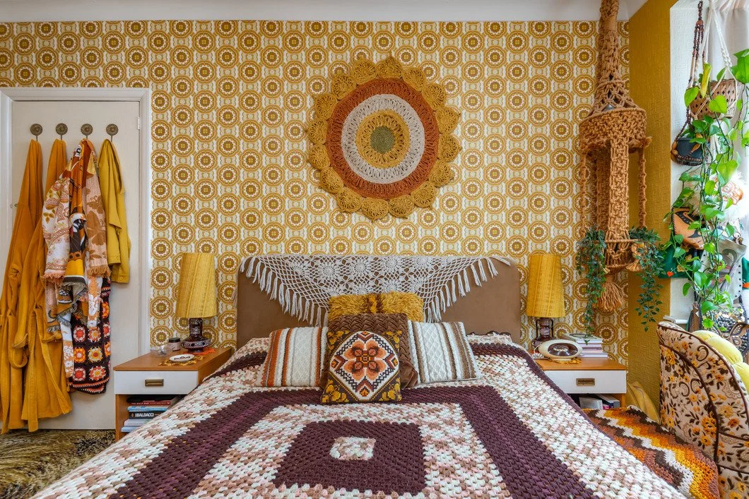 london-retro-1970s-mid-century-modern-home-film-photo-shoot-location-hire-double-bed (1).jpg