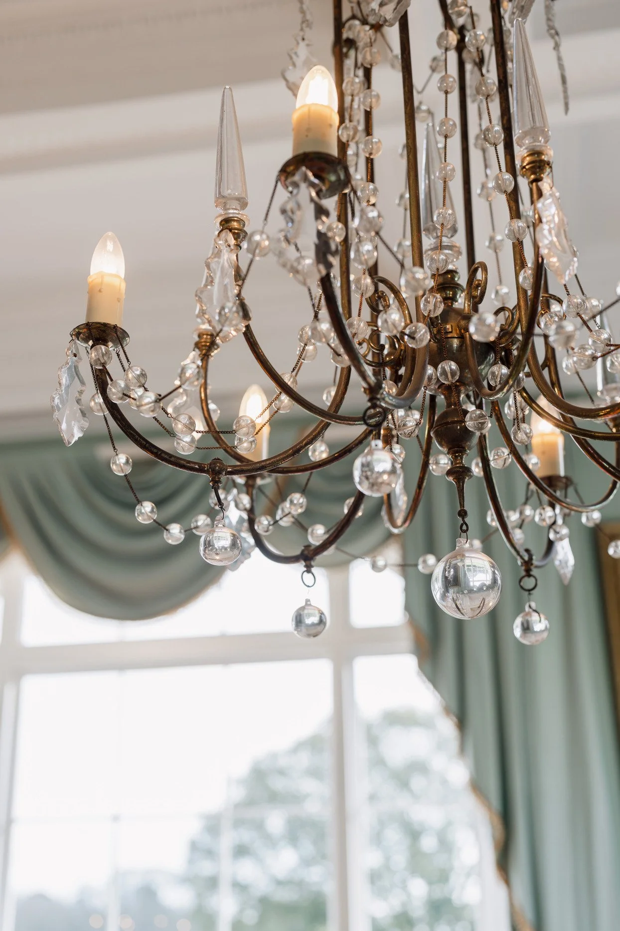 yorkshire-historic-georgian-stately-home-events-film-photo-shoot-location-hire-chandelier.jpg