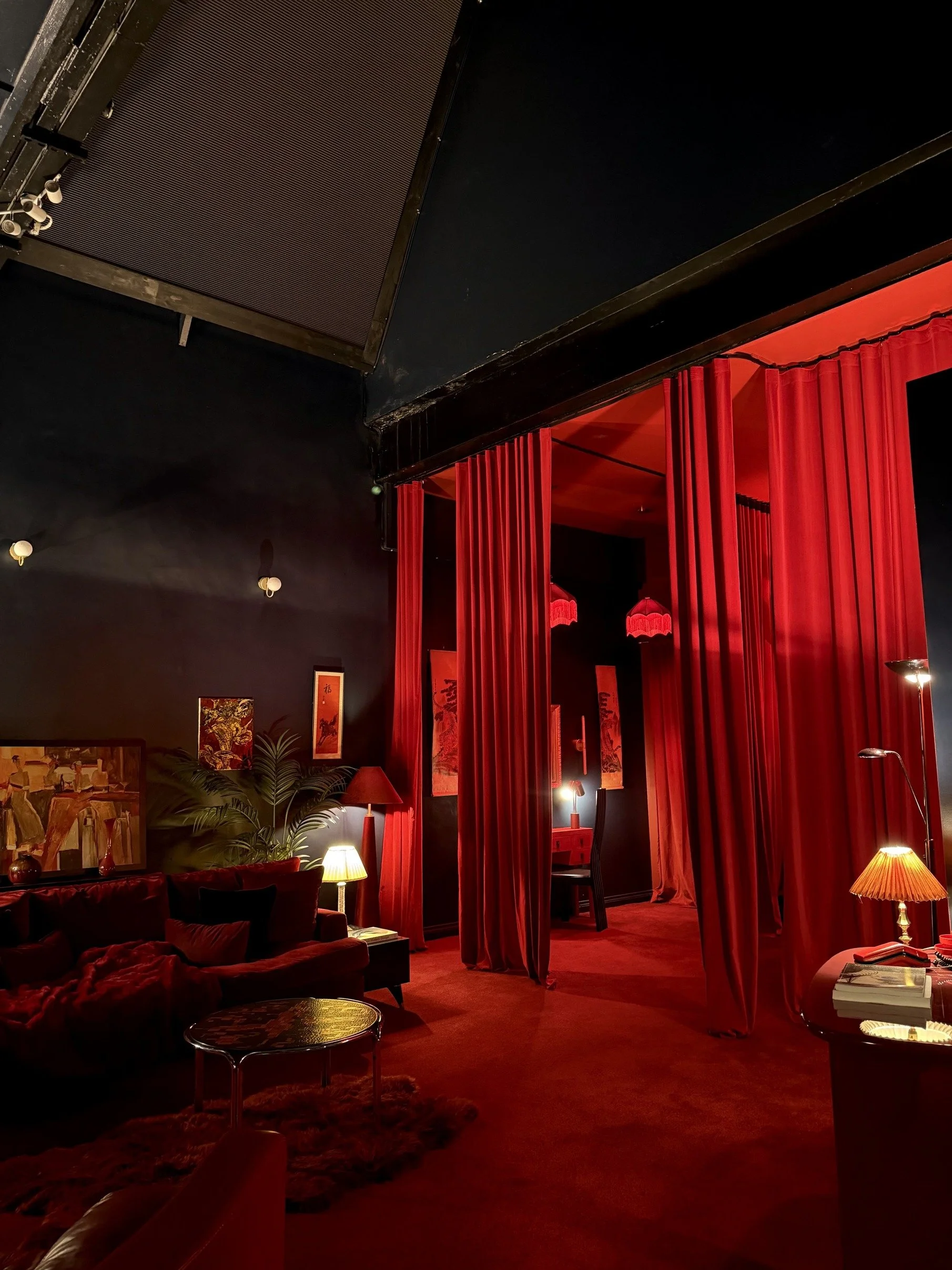 london-speakeasy-retro-designer-creative-studio-film-photo-shoot-location-hire-black-ceiling.jpg