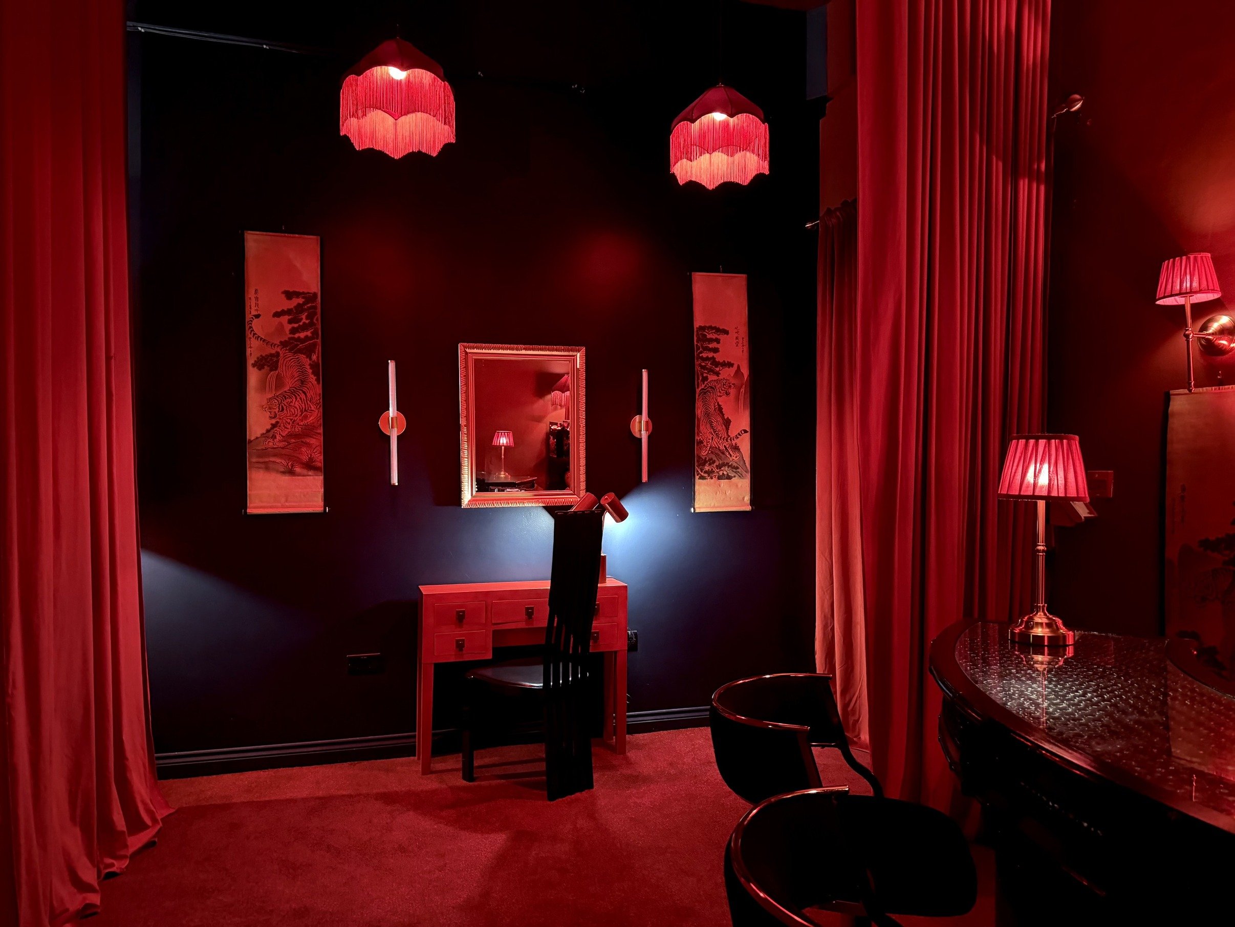 london-speakeasy-retro-designer-creative-studio-film-photo-shoot-location-hire-dressing-table.jpg