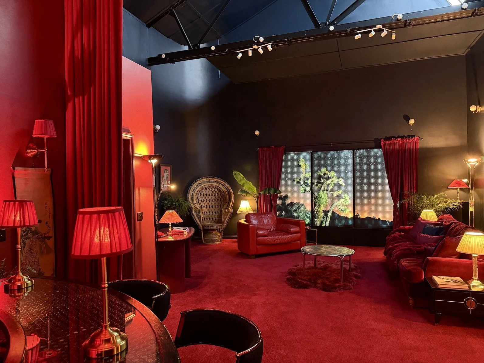 london-speakeasy-retro-designer-creative-studio-film-photo-shoot-location-hire-living-area.jpg