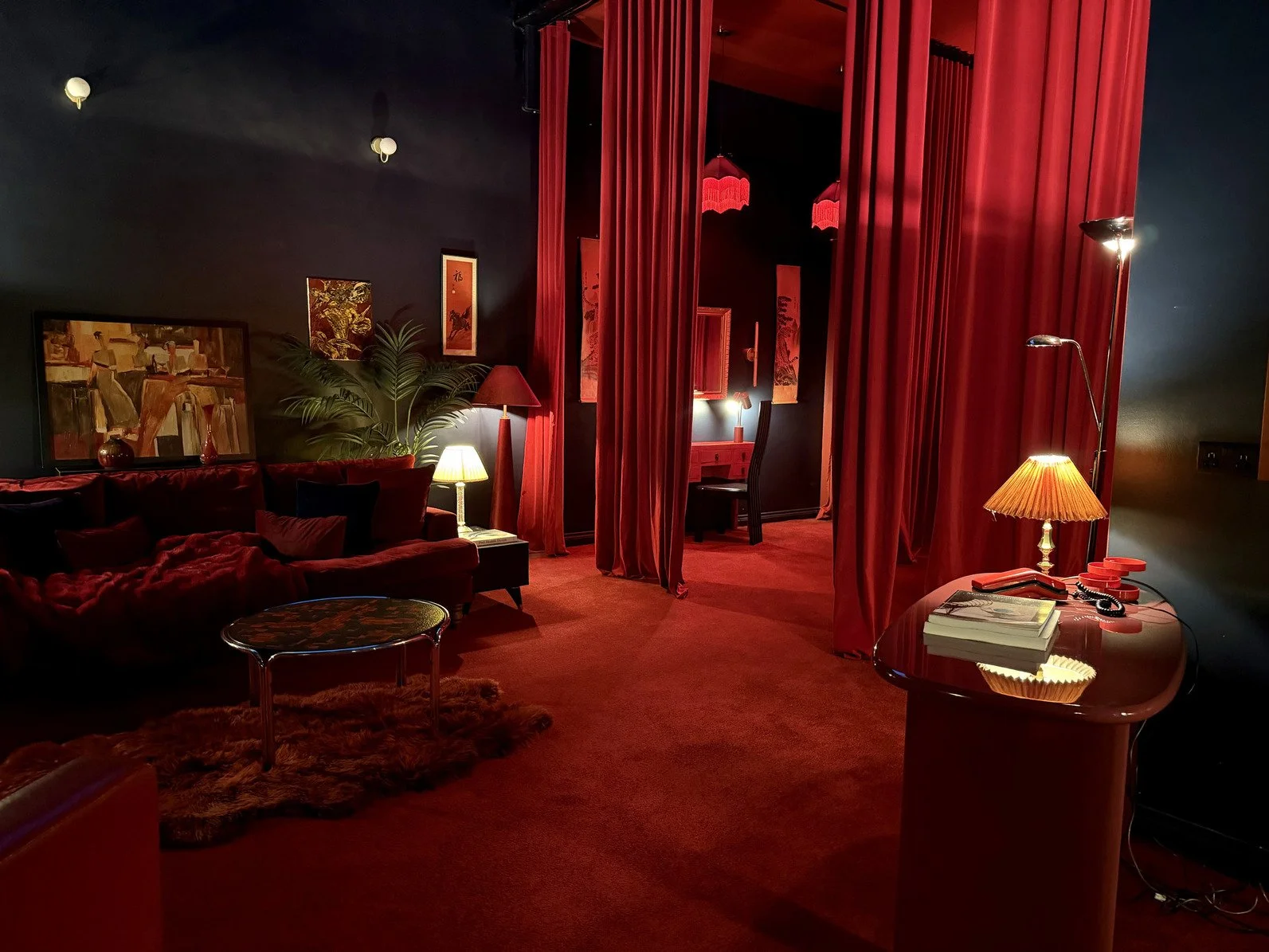 london-speakeasy-retro-designer-creative-studio-film-photo-shoot-location-hire-red-carpet.jpg