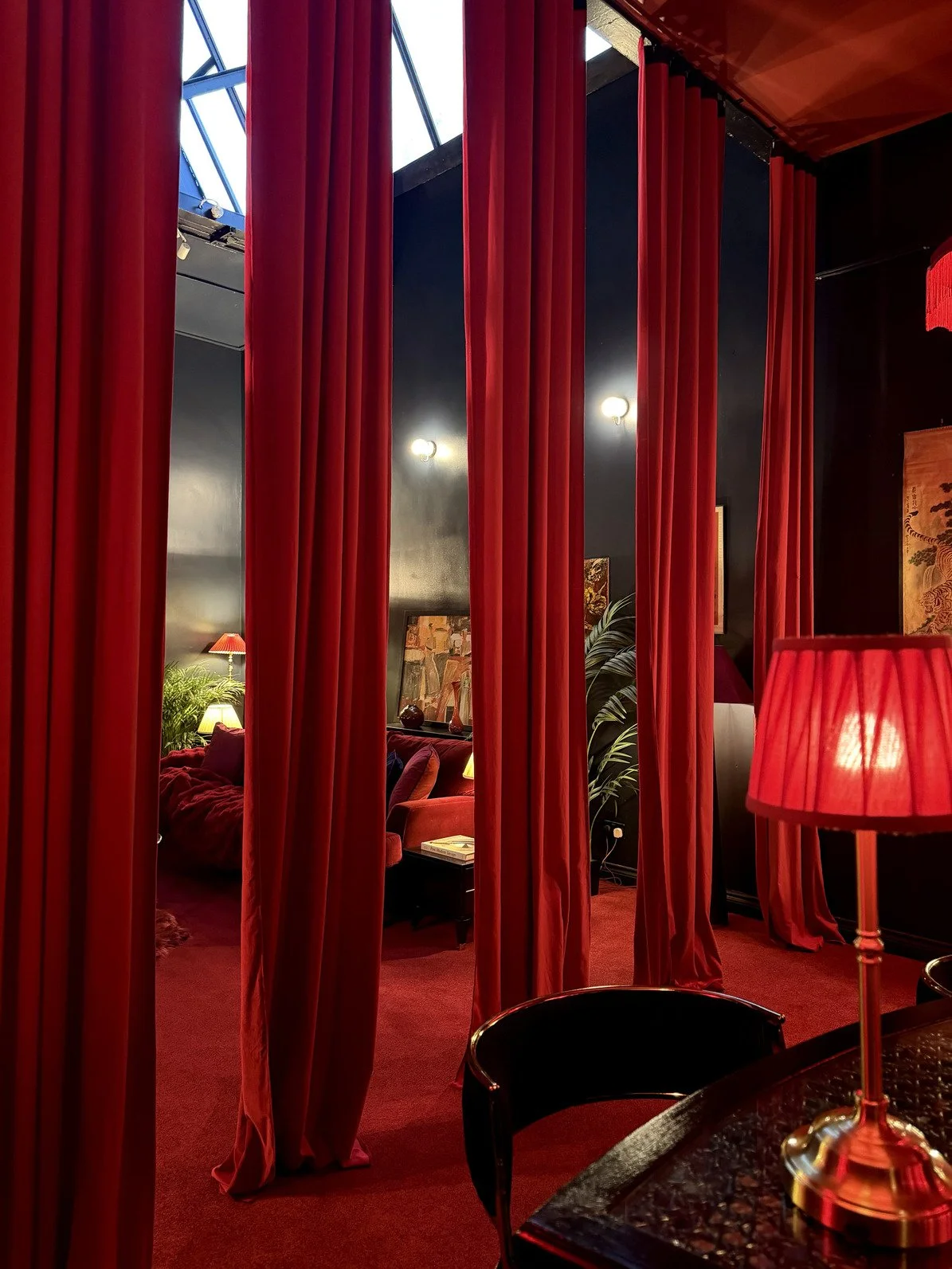 london-speakeasy-retro-designer-creative-studio-film-photo-shoot-location-hire-red-curtains.jpg