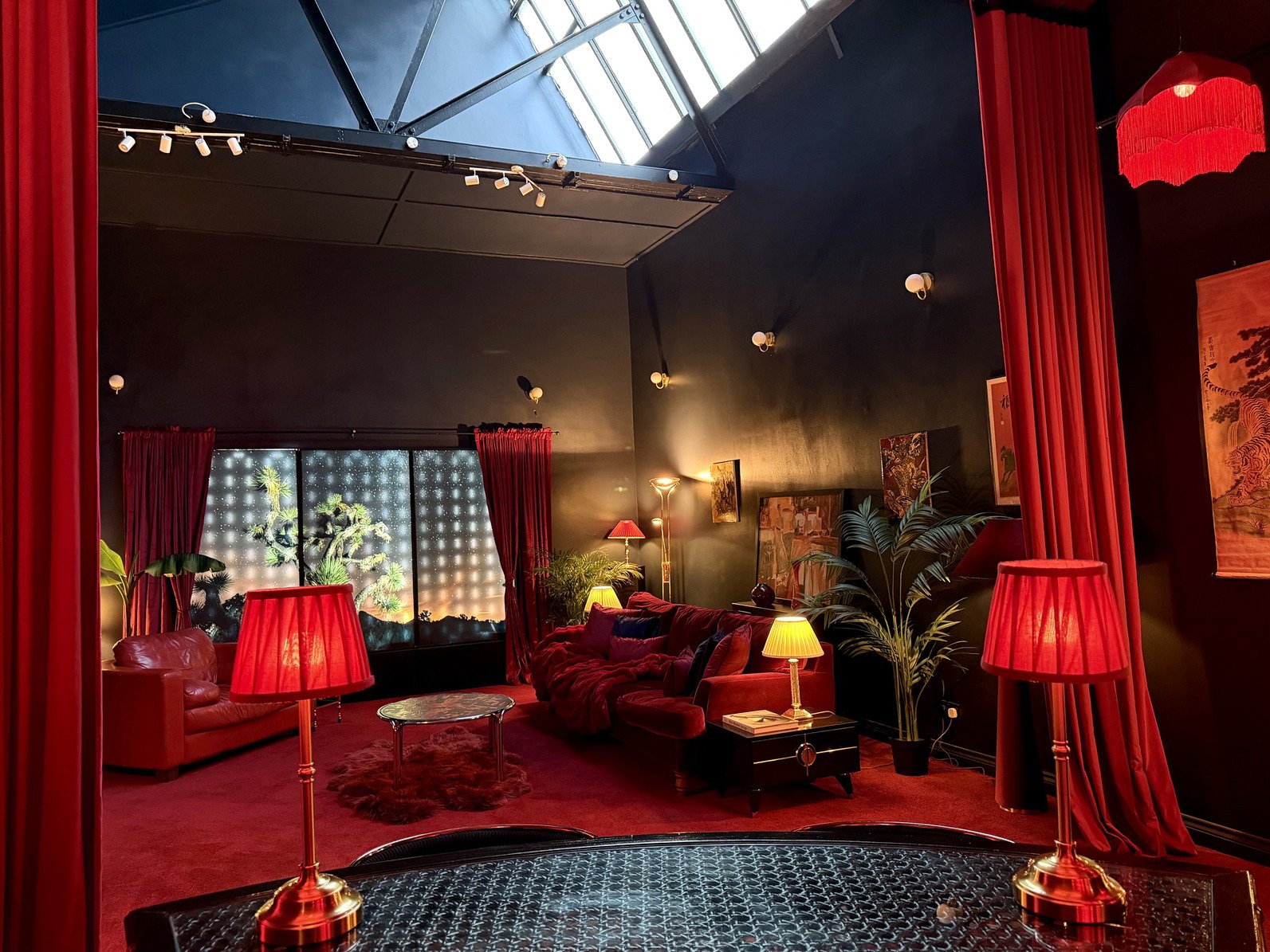 london-speakeasy-retro-designer-creative-studio-film-photo-shoot-location-hire-red-lamps.jpg