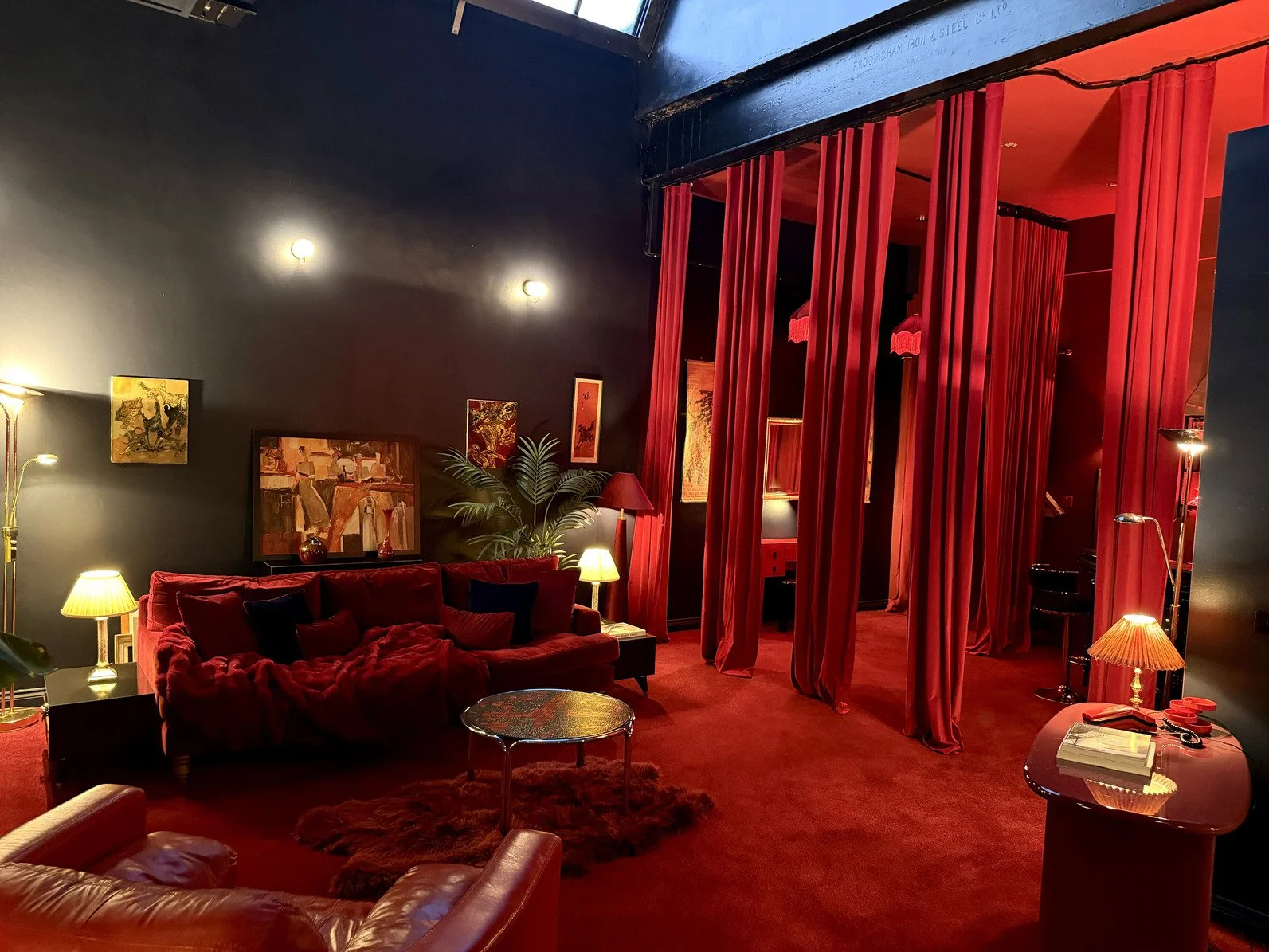 london-speakeasy-retro-designer-creative-studio-film-photo-shoot-location-hire-red-sofa.jpg