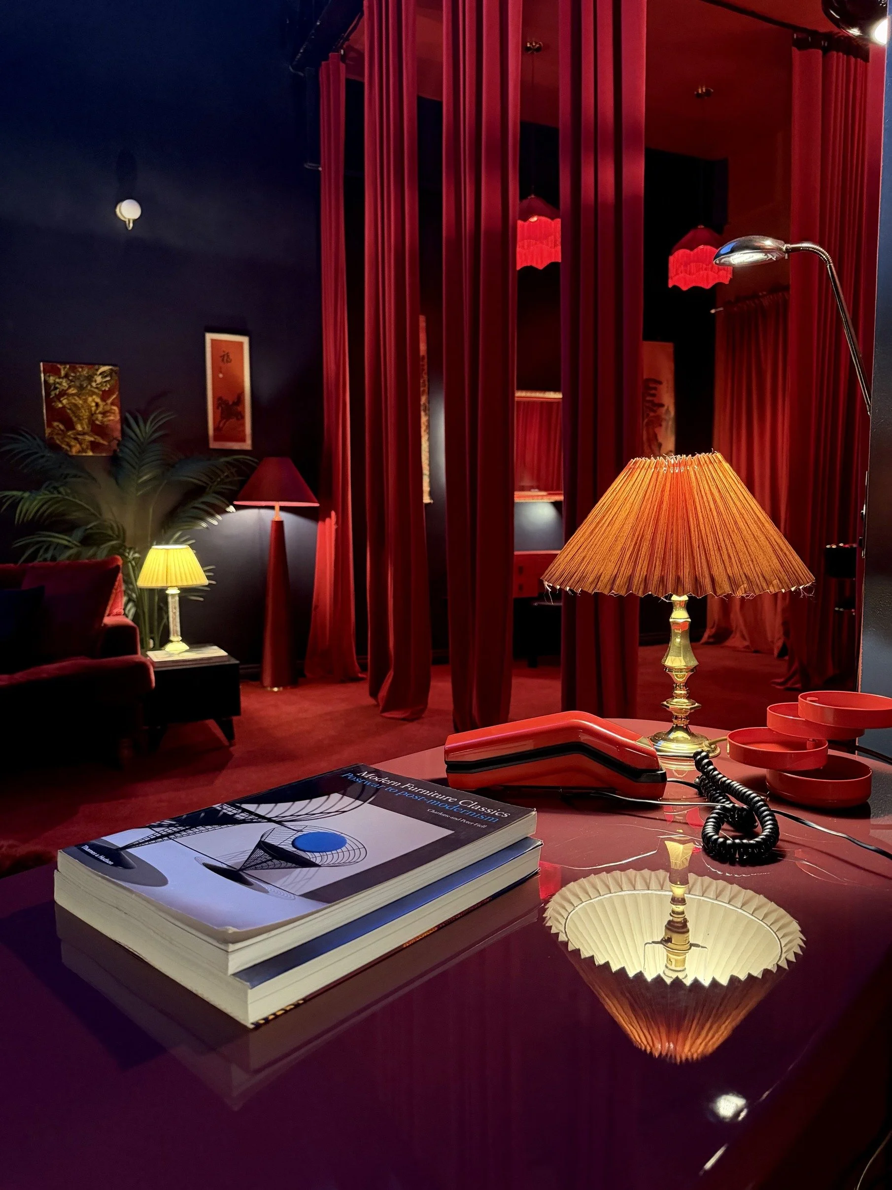 london-speakeasy-retro-designer-creative-studio-film-photo-shoot-location-hire-table-lamps.jpg