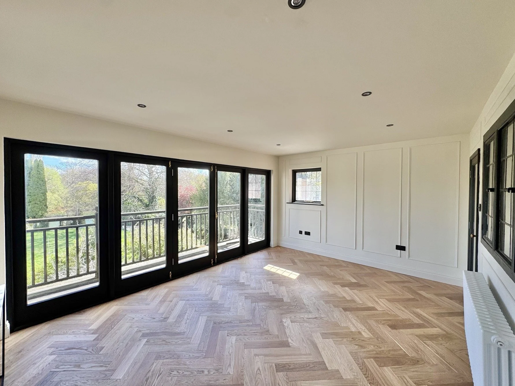 london-victorian-riverside-residence-film-photo-shoot-location-hire-balcony.jpg