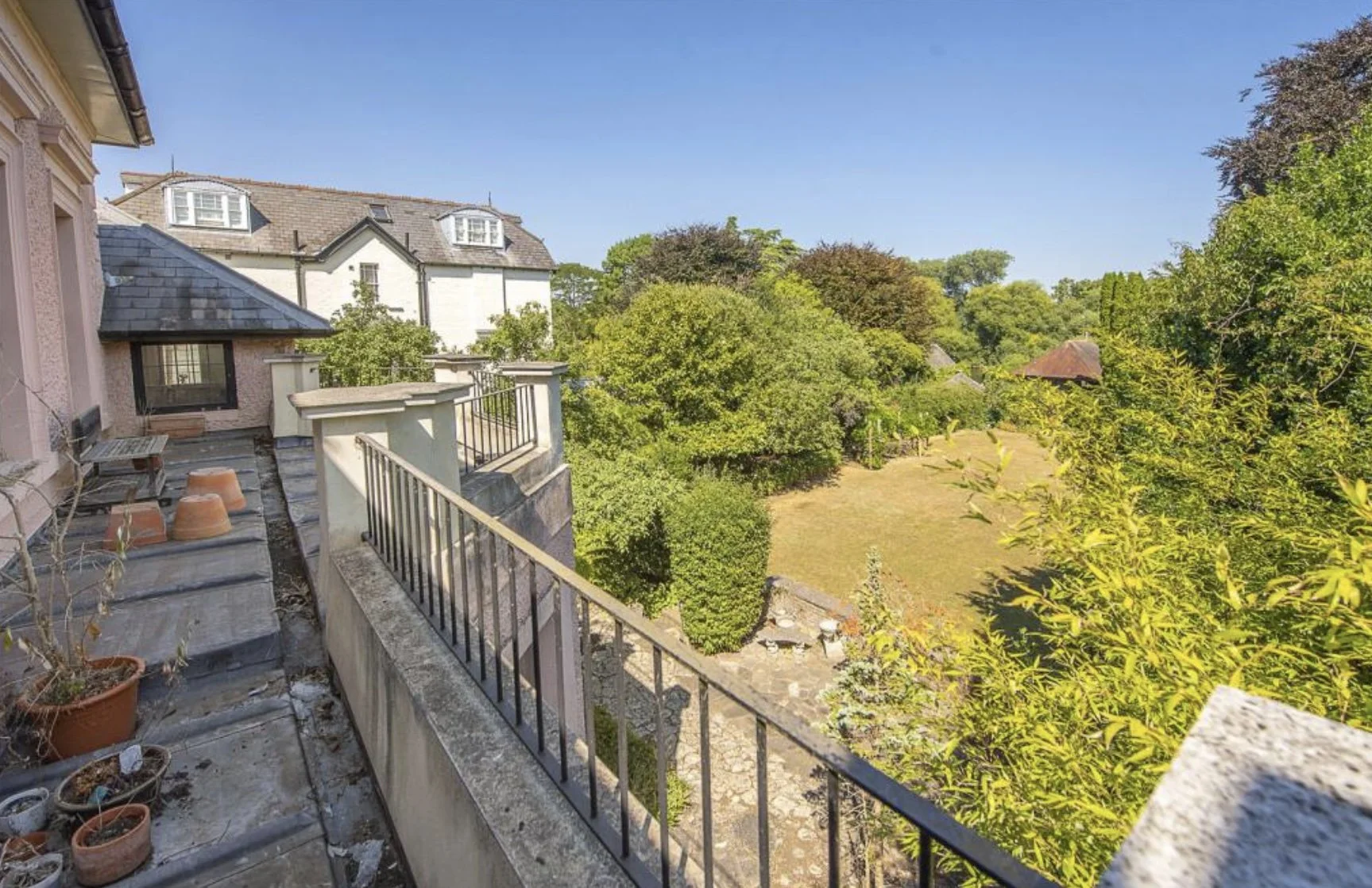 london-victorian-riverside-residence-film-photo-shoot-location-hire-balcony-garden.jpg