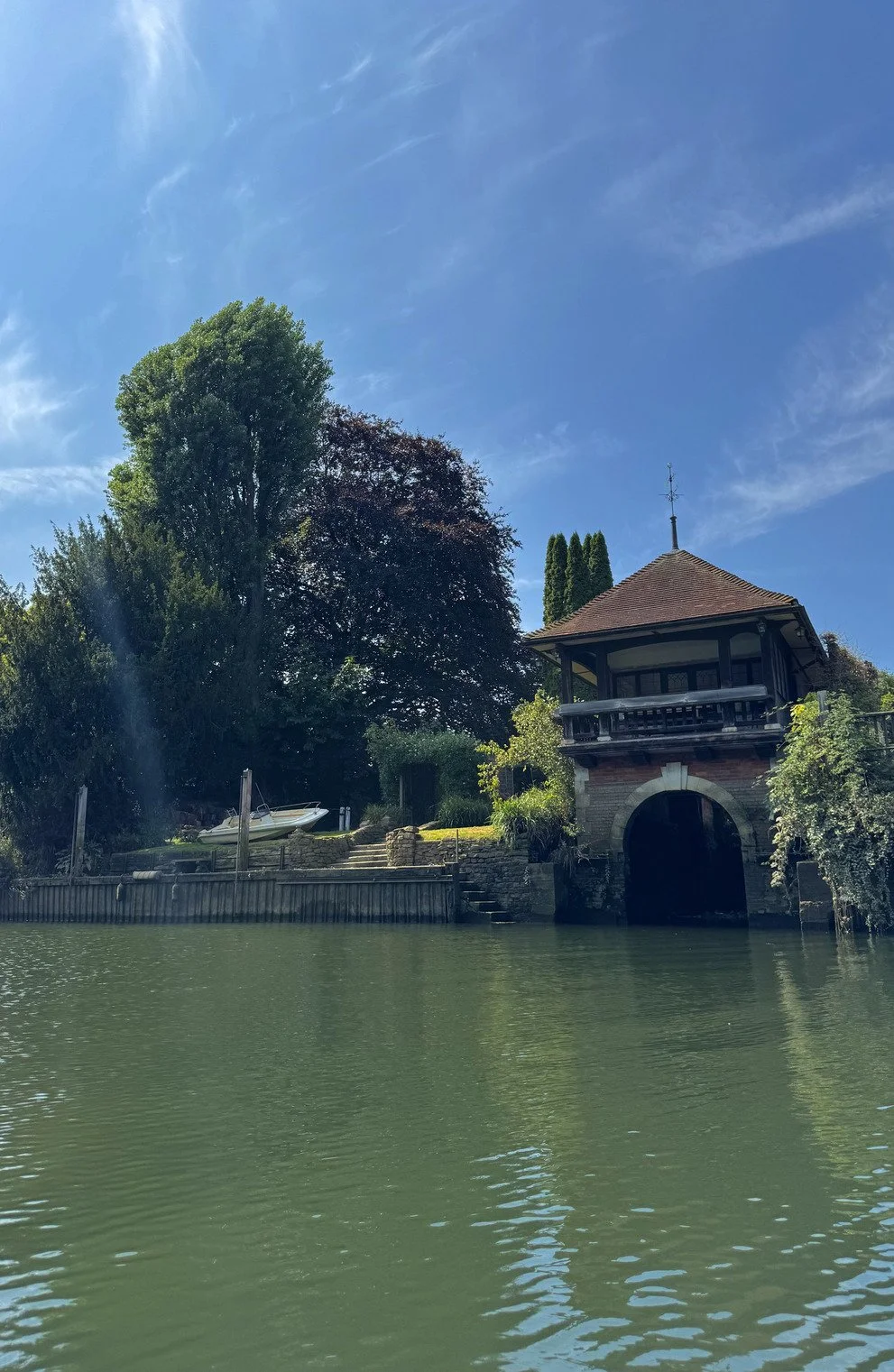 london-victorian-riverside-residence-film-photo-shoot-location-hire-boathouse-exterior.jpg