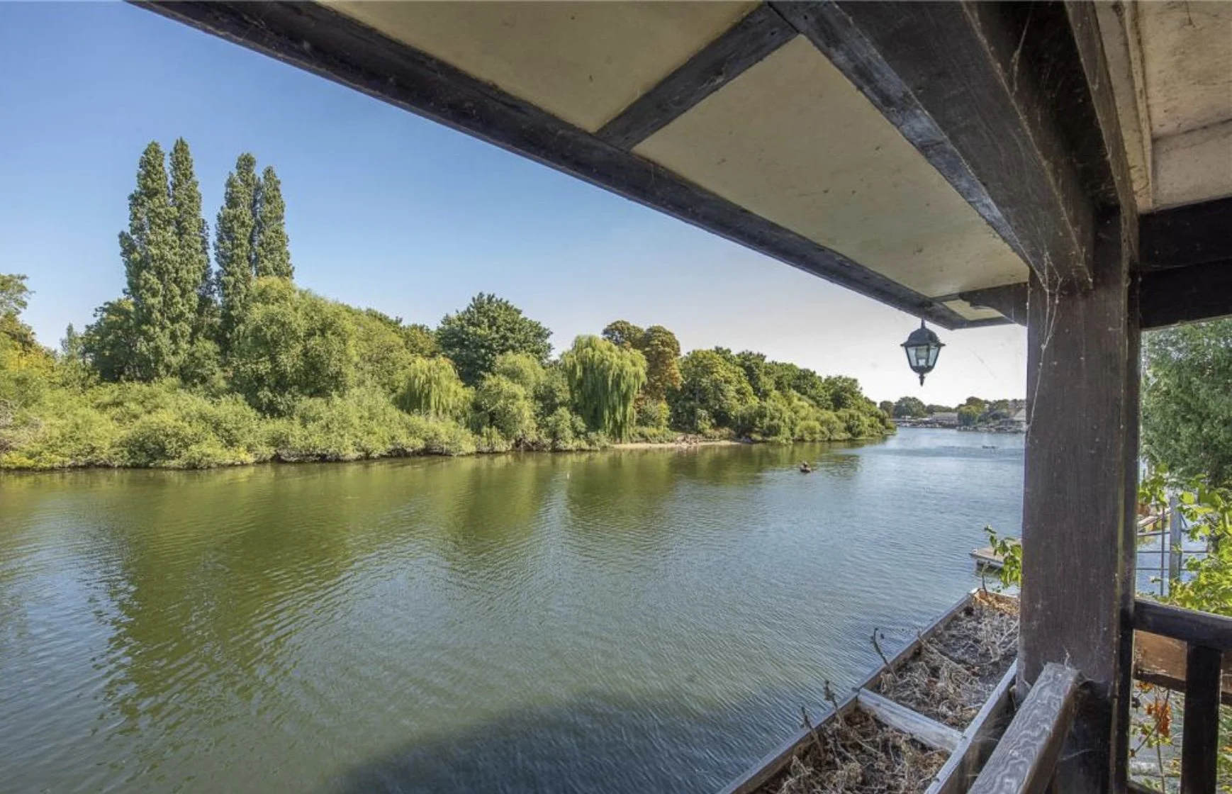 london-victorian-riverside-residence-film-photo-shoot-location-hire-boathouse-views.jpg