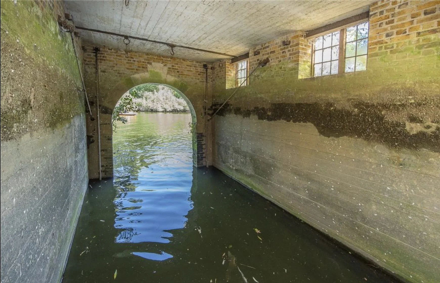 london-victorian-riverside-residence-film-photo-shoot-location-hire-boathouse.jpg