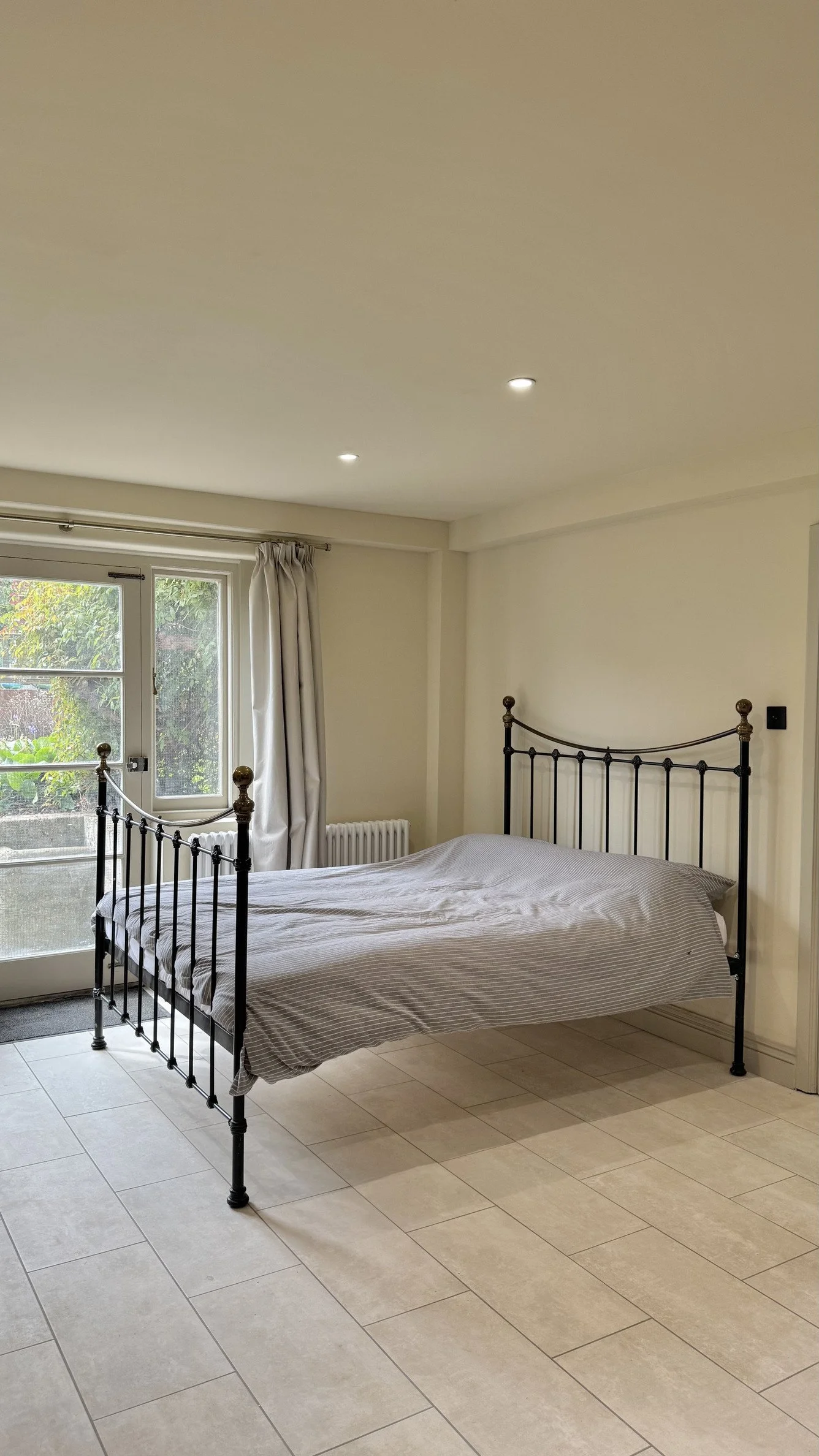 london-victorian-riverside-residence-film-photo-shoot-location-hire-double-bed.jpg