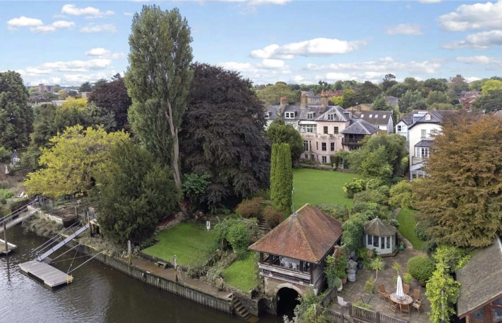 london-victorian-riverside-residence-film-photo-shoot-location-hire-garden.jpg