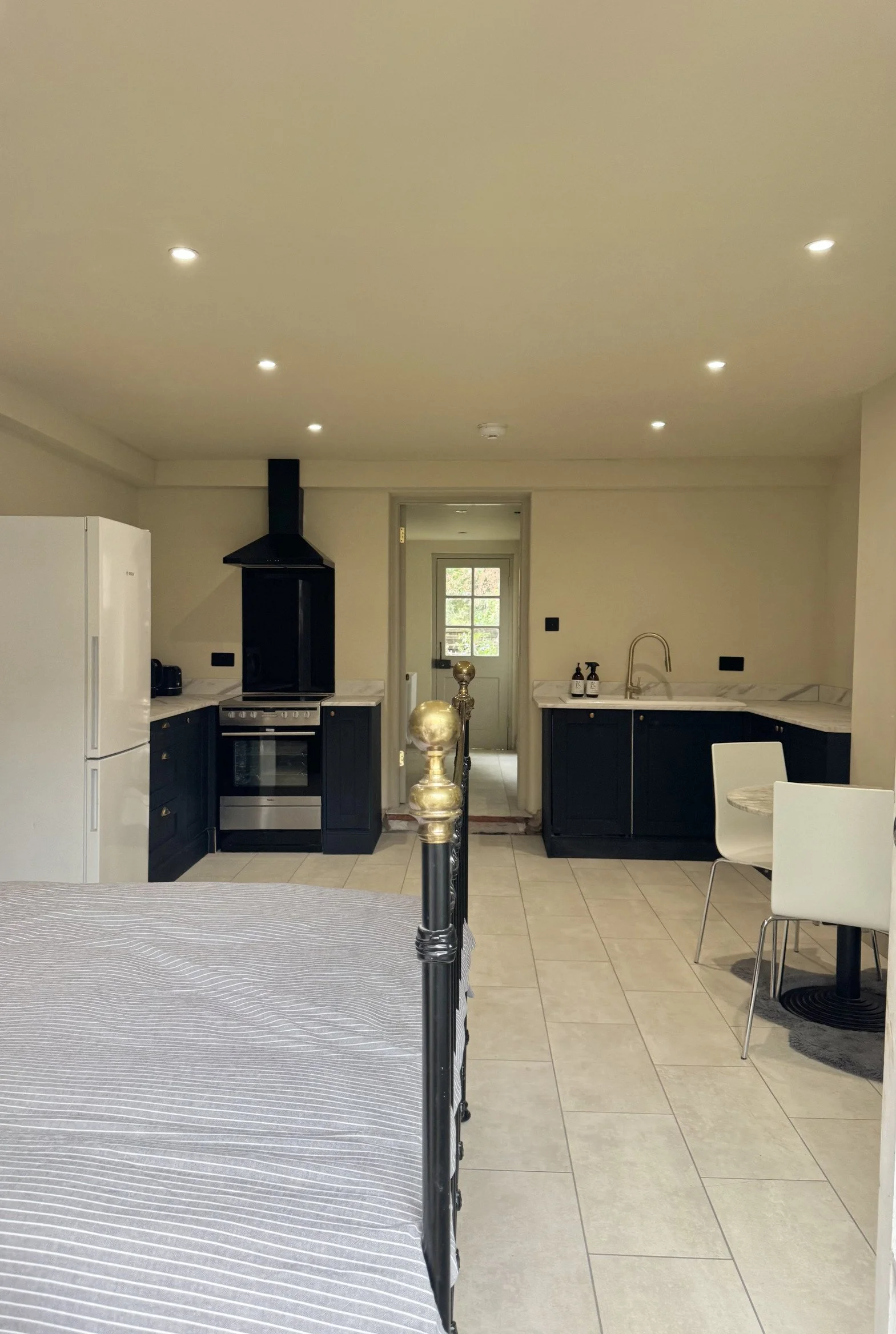 london-victorian-riverside-residence-film-photo-shoot-location-hire-oven.jpg