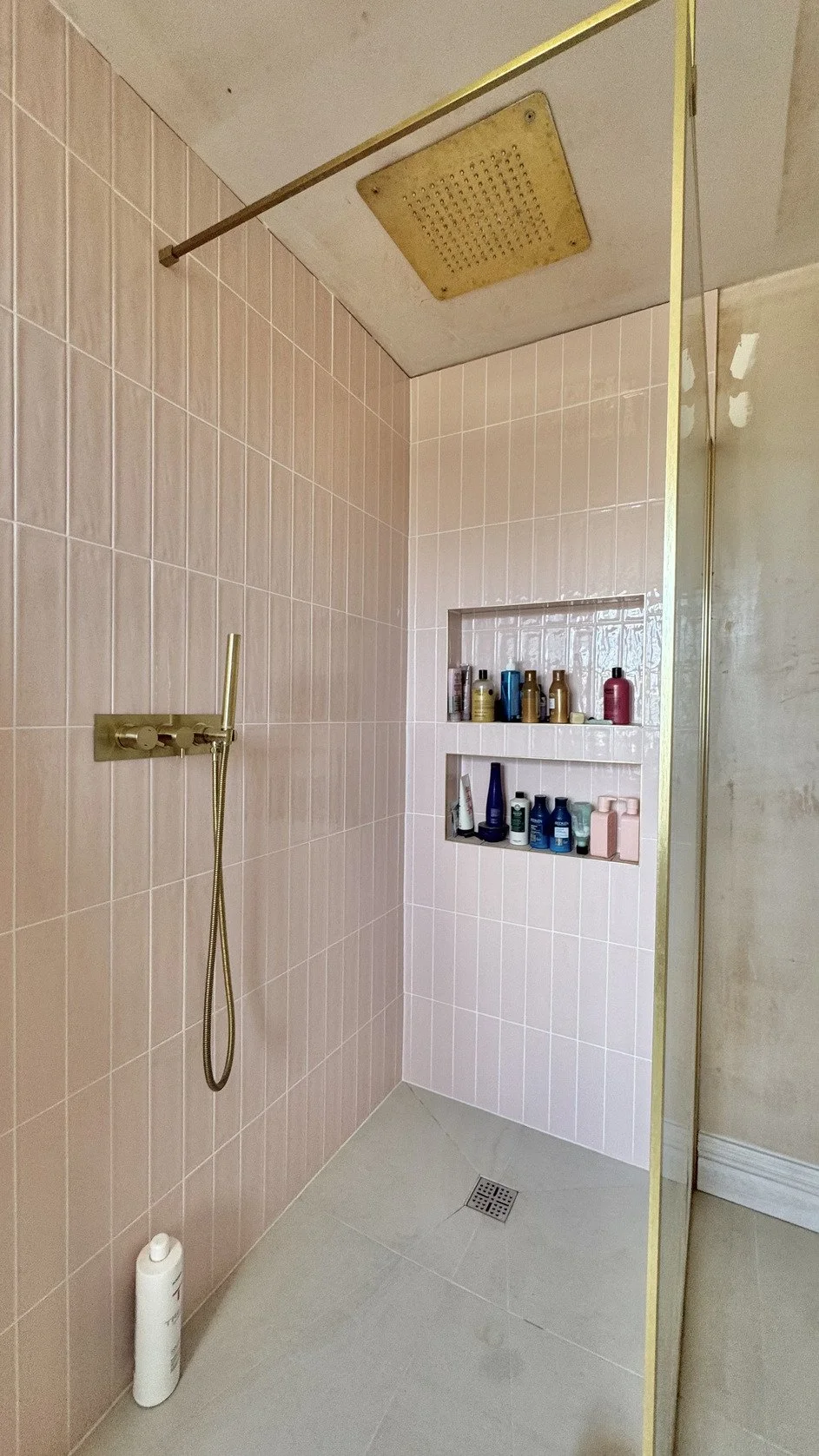 london-victorian-riverside-residence-film-photo-shoot-location-hire-pink-tiles.jpg