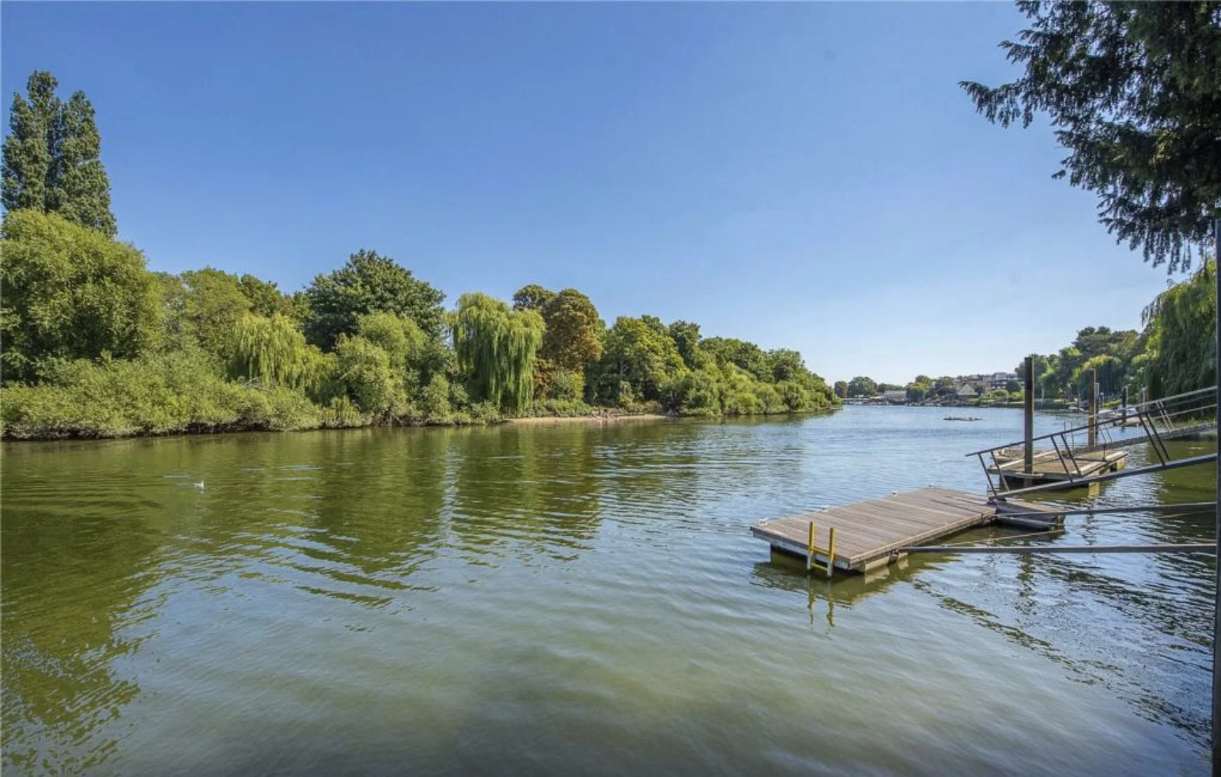 london-victorian-riverside-residence-film-photo-shoot-location-hire-pontoon.jpg