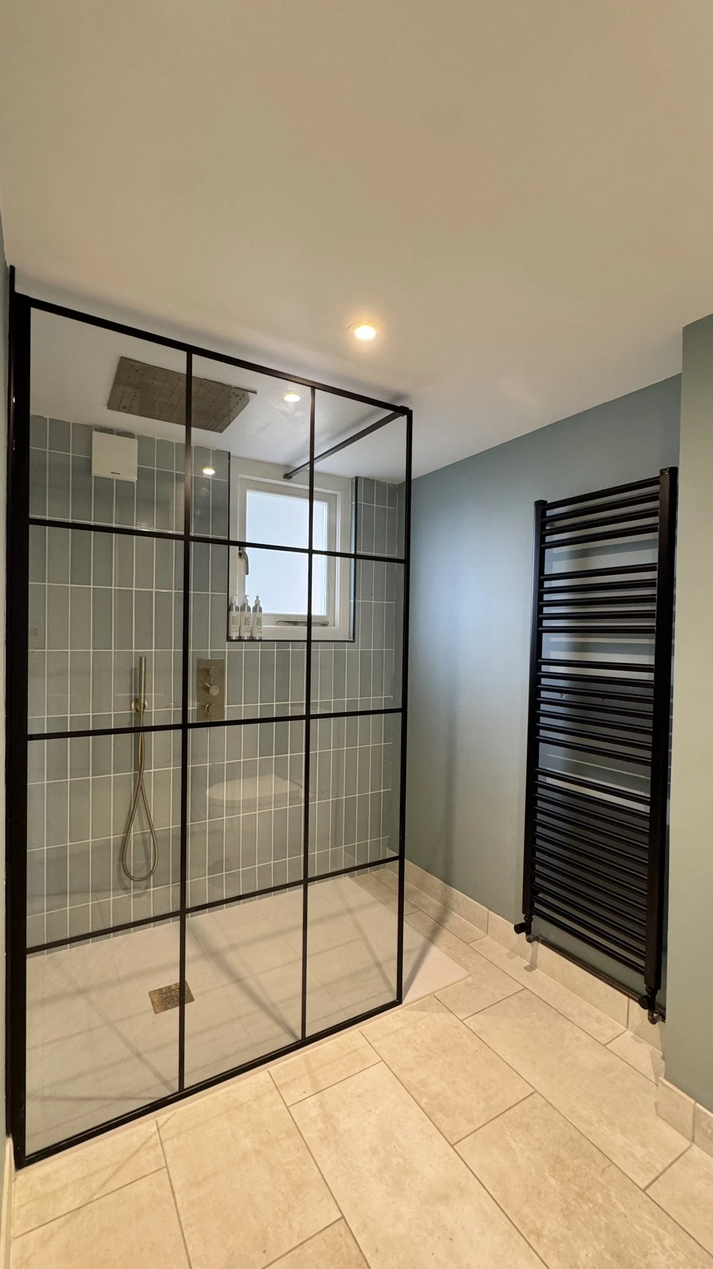 london-victorian-riverside-residence-film-photo-shoot-location-hire-shower.jpg