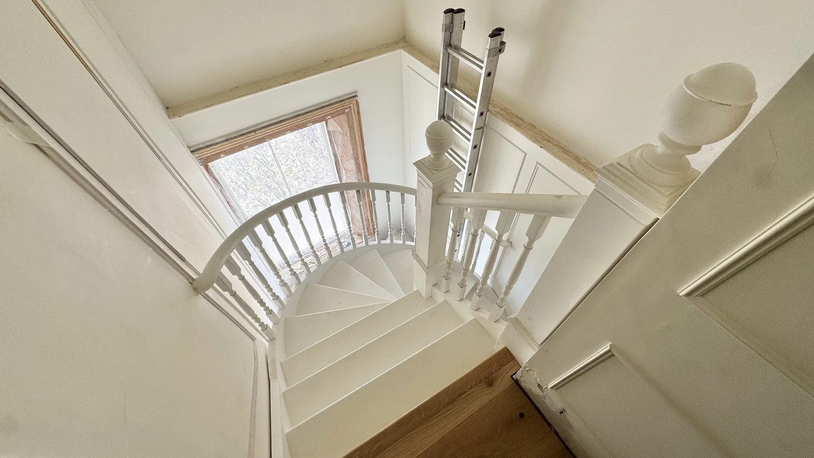 london-victorian-riverside-residence-film-photo-shoot-location-hire-sprial-staircase.jpg