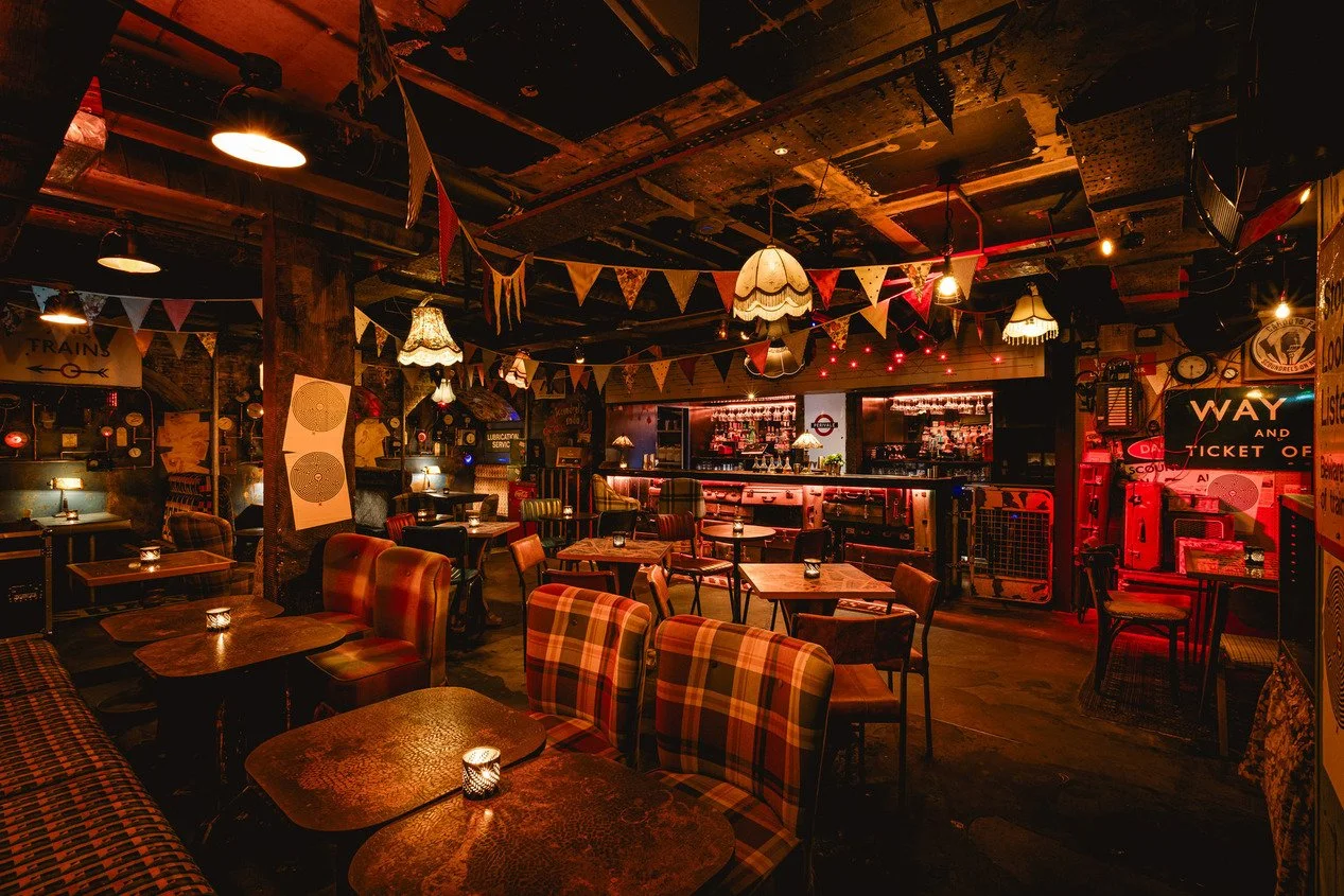 london-1940s-underground-station-immersive-events-film-photo-shoot-location-hire-carriage-bunting.jpg