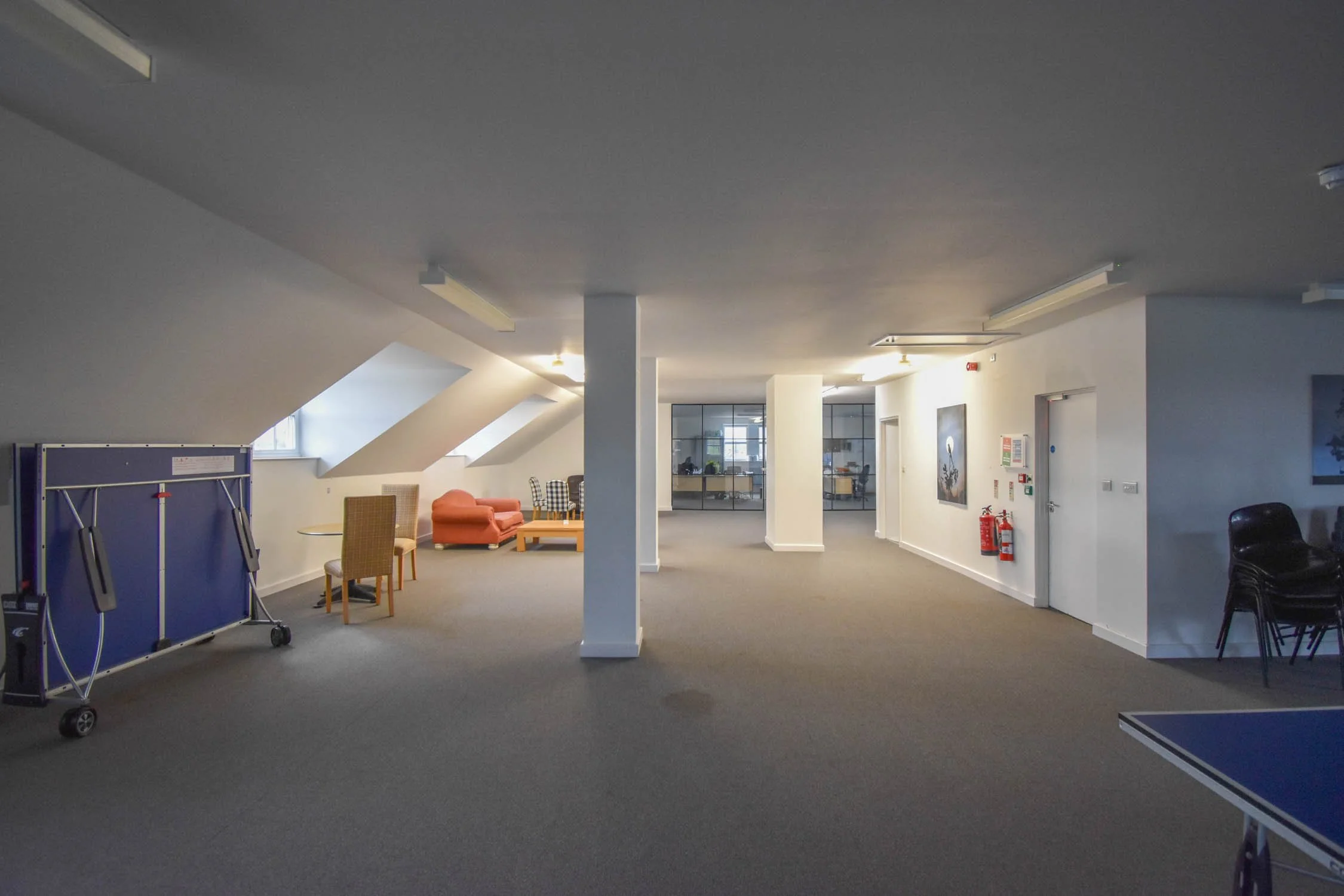 london-new-england-hamptons-american-film-photo-shoot-location-hire-communal-lounge.jpg
