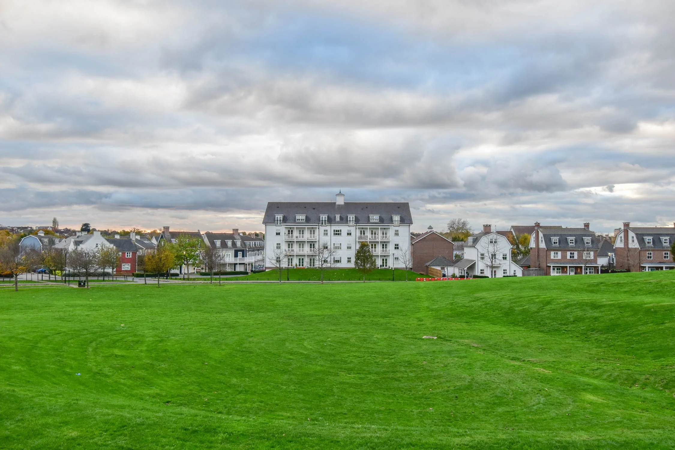london-new-england-hamptons-american-film-photo-shoot-location-hire-green-lawn.jpg