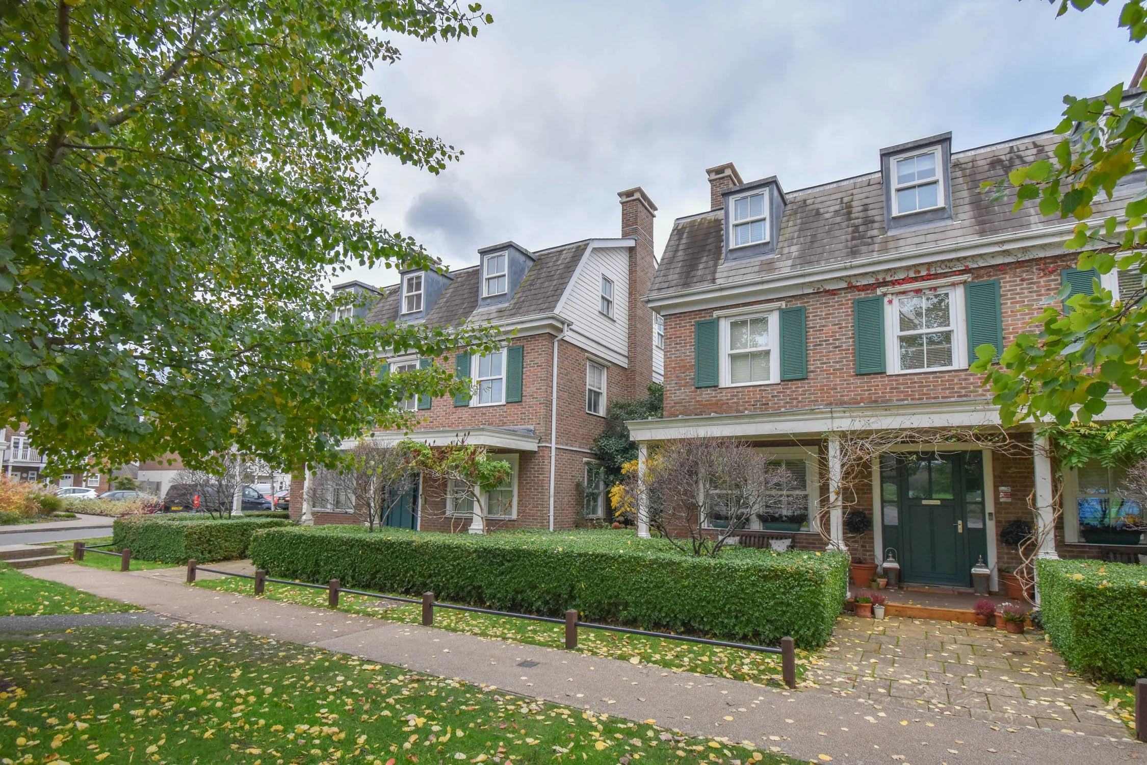 london-new-england-hamptons-american-film-photo-shoot-location-hire-green-hedge.jpg