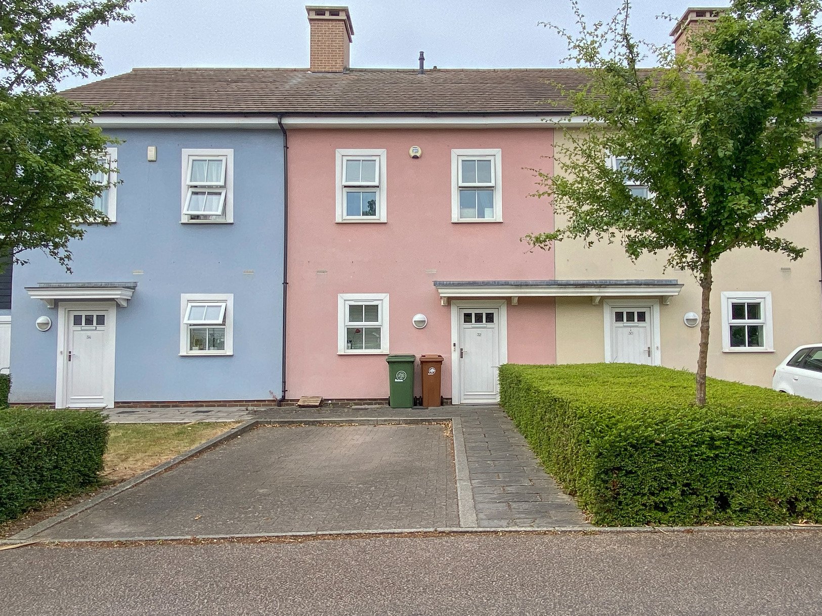 london-new-england-hamptons-american-film-photo-shoot-location-hire-pale-blue-pink-weatherboard-houses.jpg