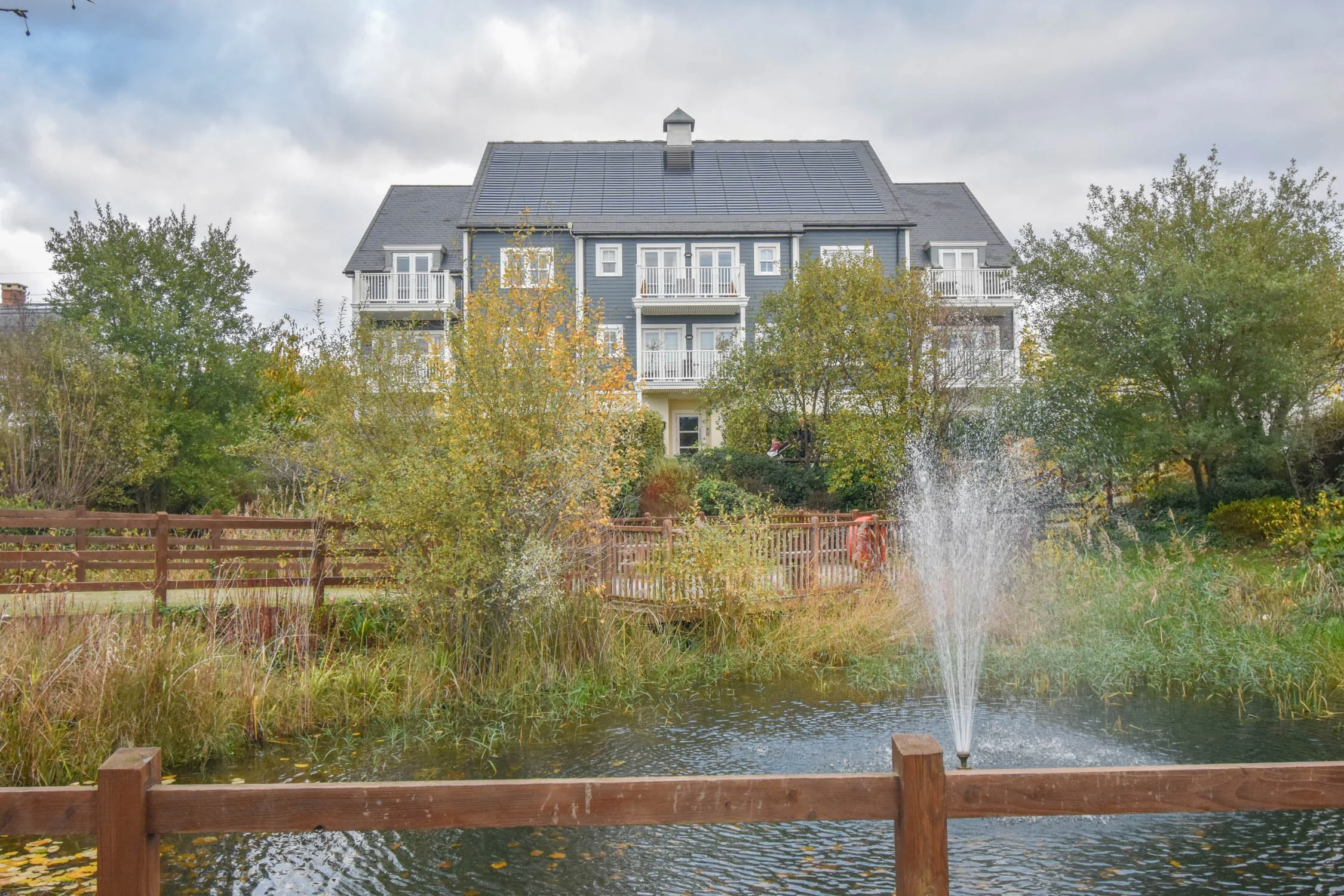 london-new-england-hamptons-american-film-photo-shoot-location-hire-pond-fountain.jpg