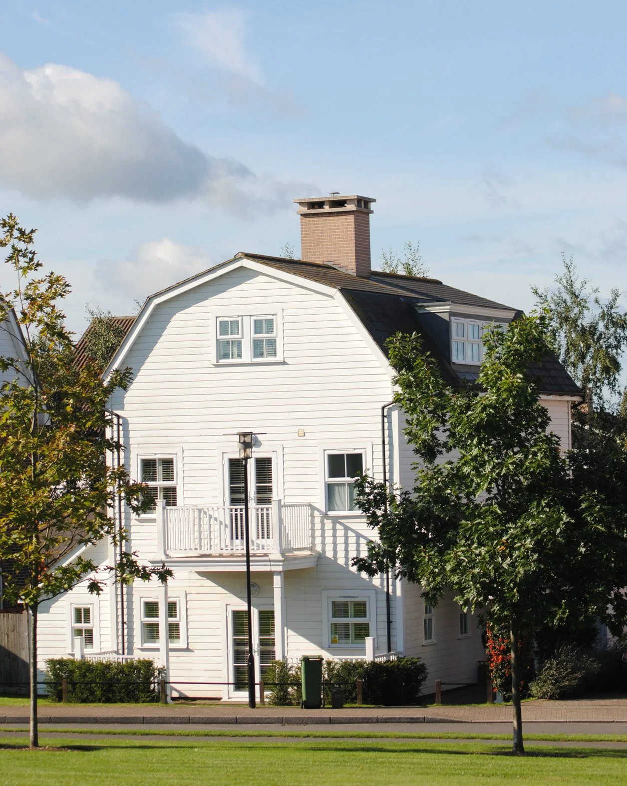 london-new-england-hamptons-american-film-photo-shoot-location-hire-side-facade.jpg
