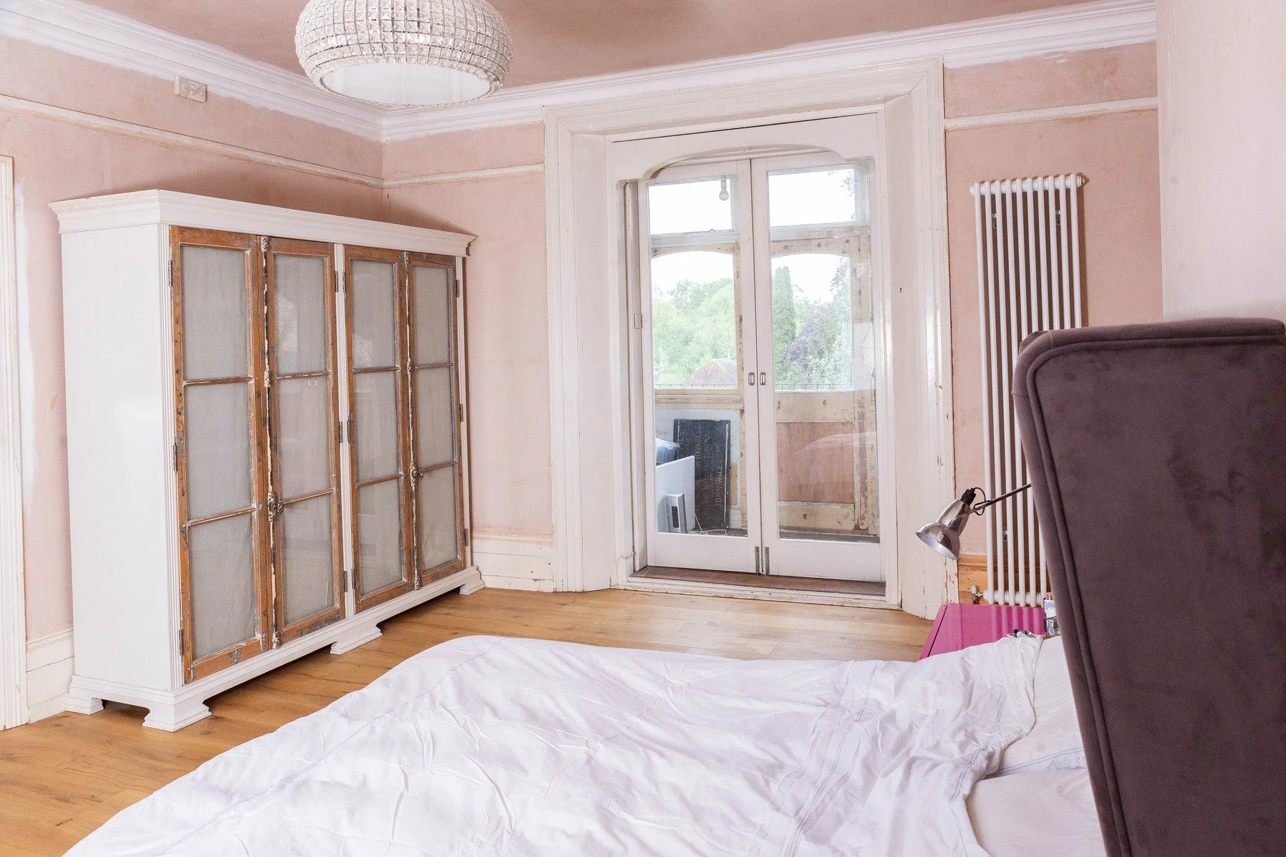 london-victorian-riverside-residence-film-photo-shoot-location-hire-bedroom-balcony.jpg