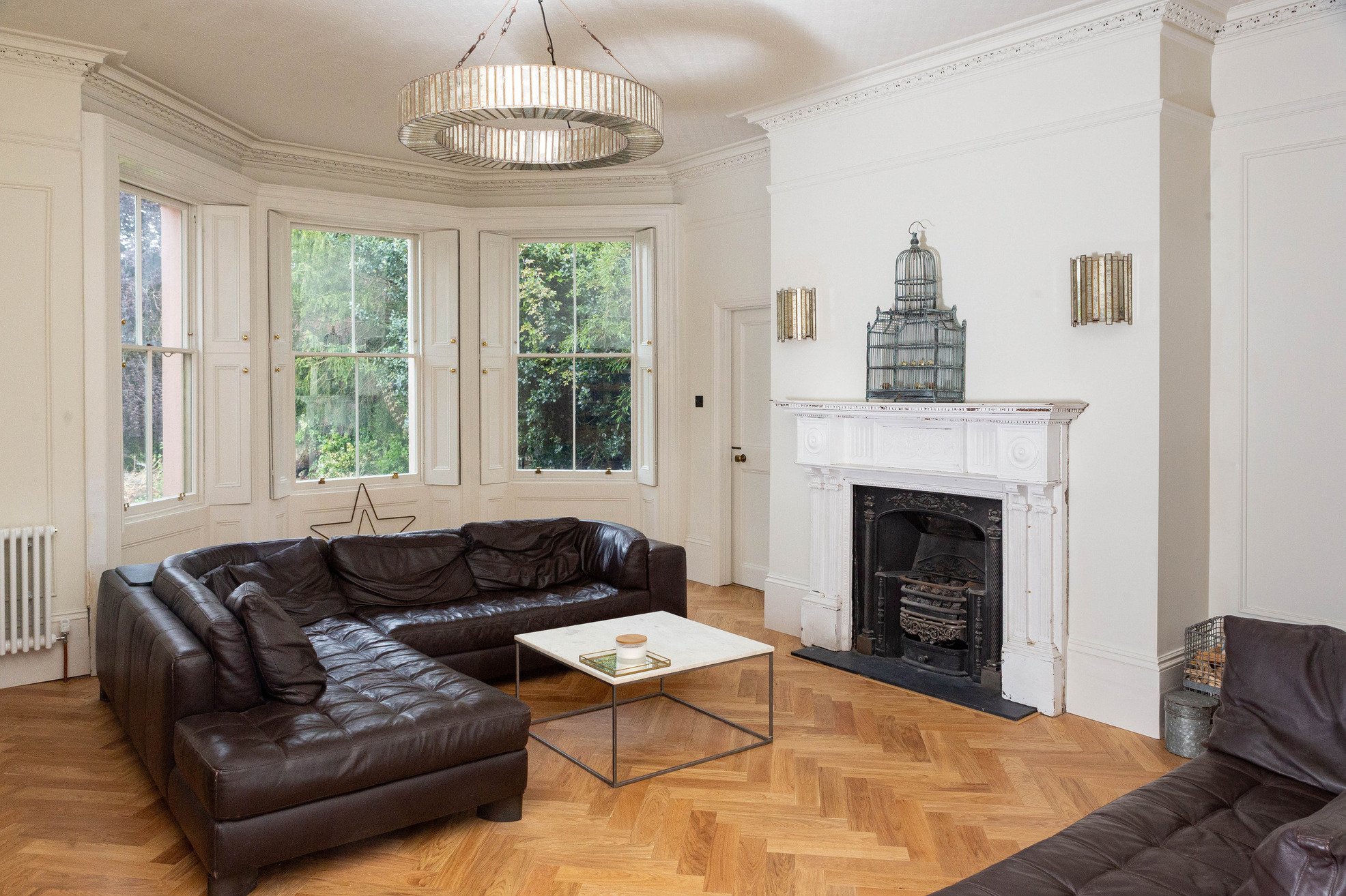 london-victorian-riverside-residence-film-photo-shoot-location-hire-black-corner-sofa.jpg