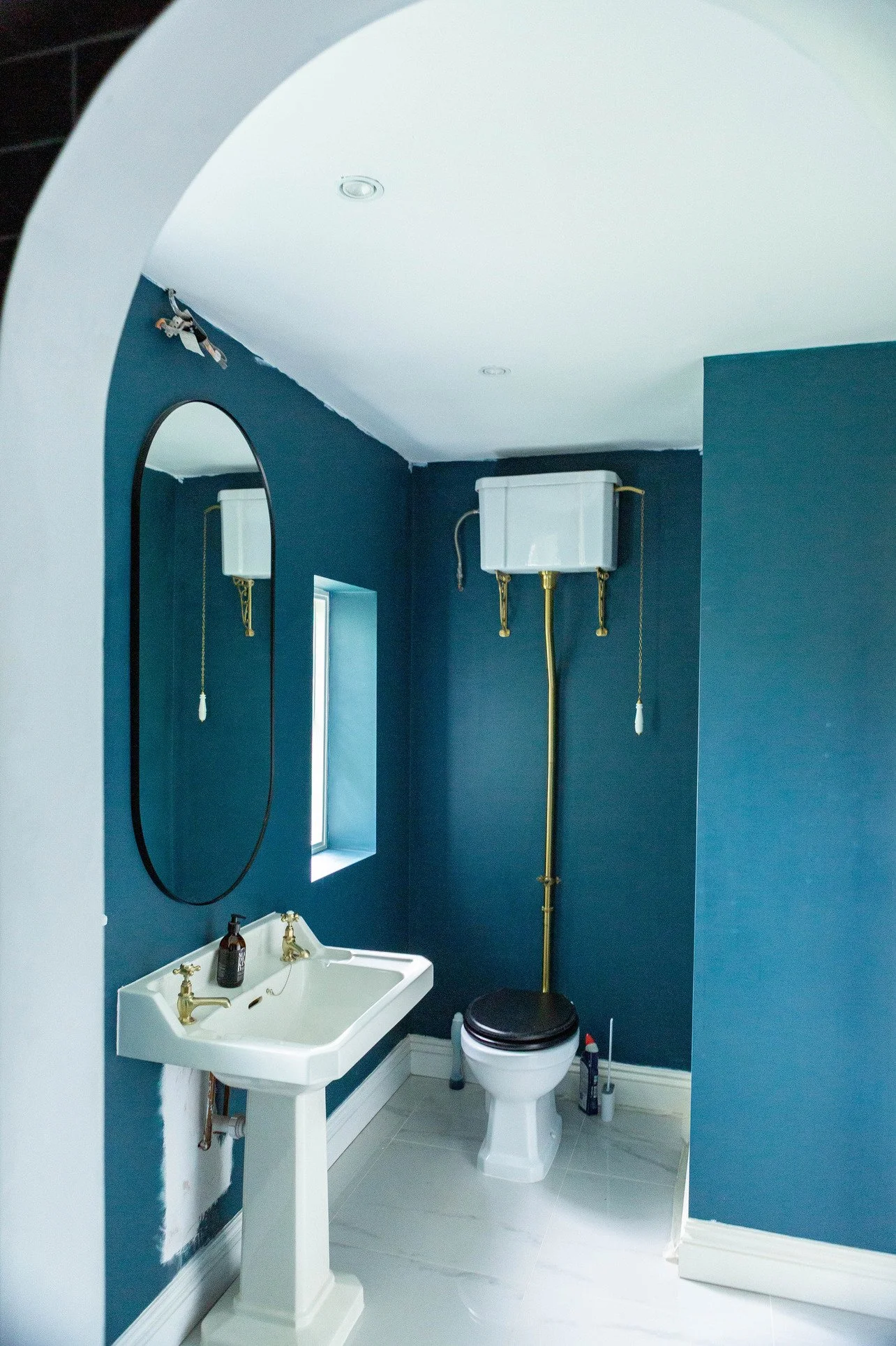 london-victorian-riverside-residence-film-photo-shoot-location-hire-blue-bathroom.jpg