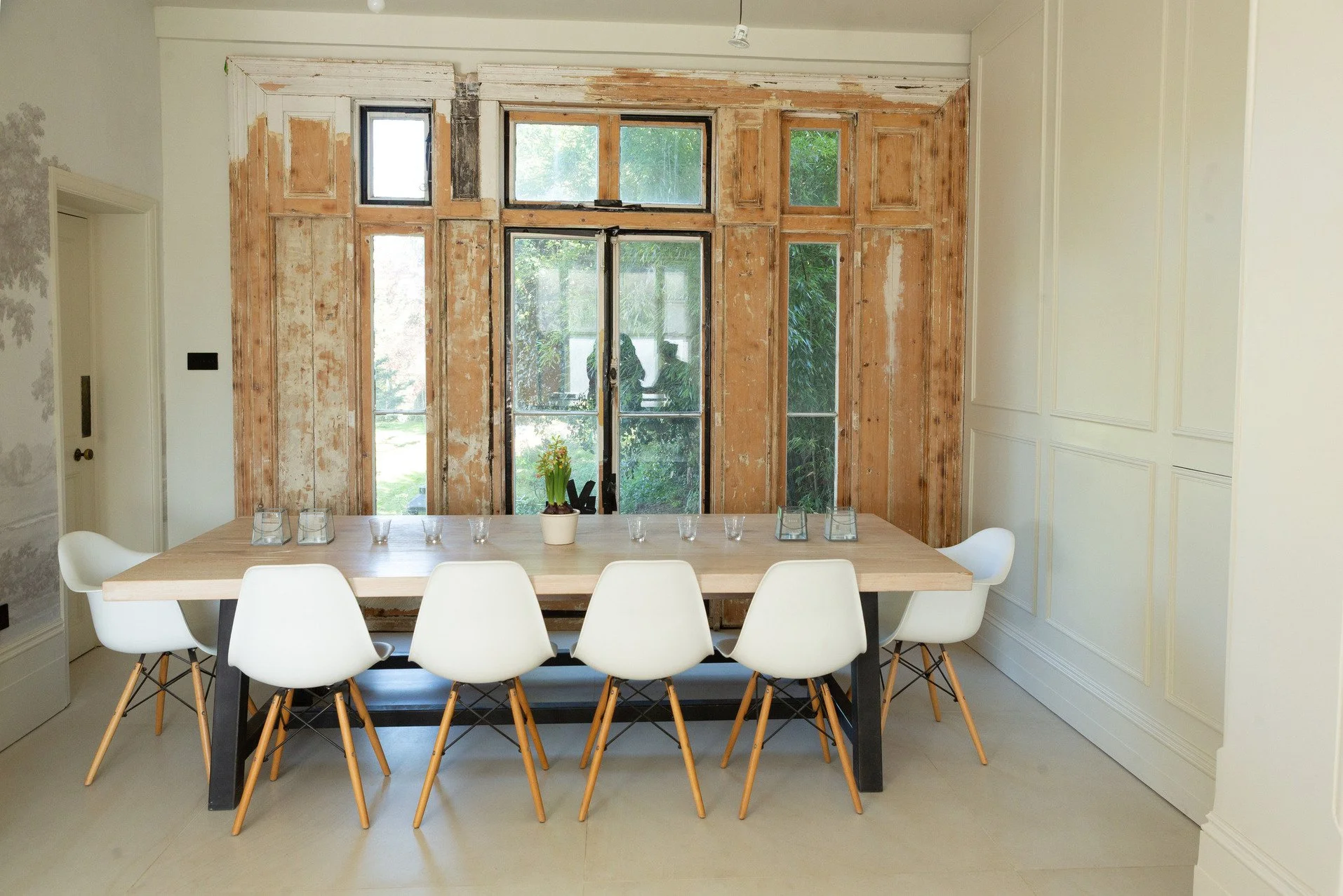 london-victorian-riverside-residence-film-photo-shoot-location-hire-dining-room-table.jpg