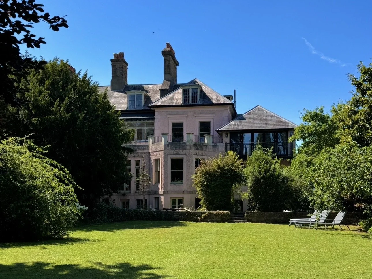 london-victorian-riverside-residence-film-photo-shoot-location-hire-garden-facade.jpg