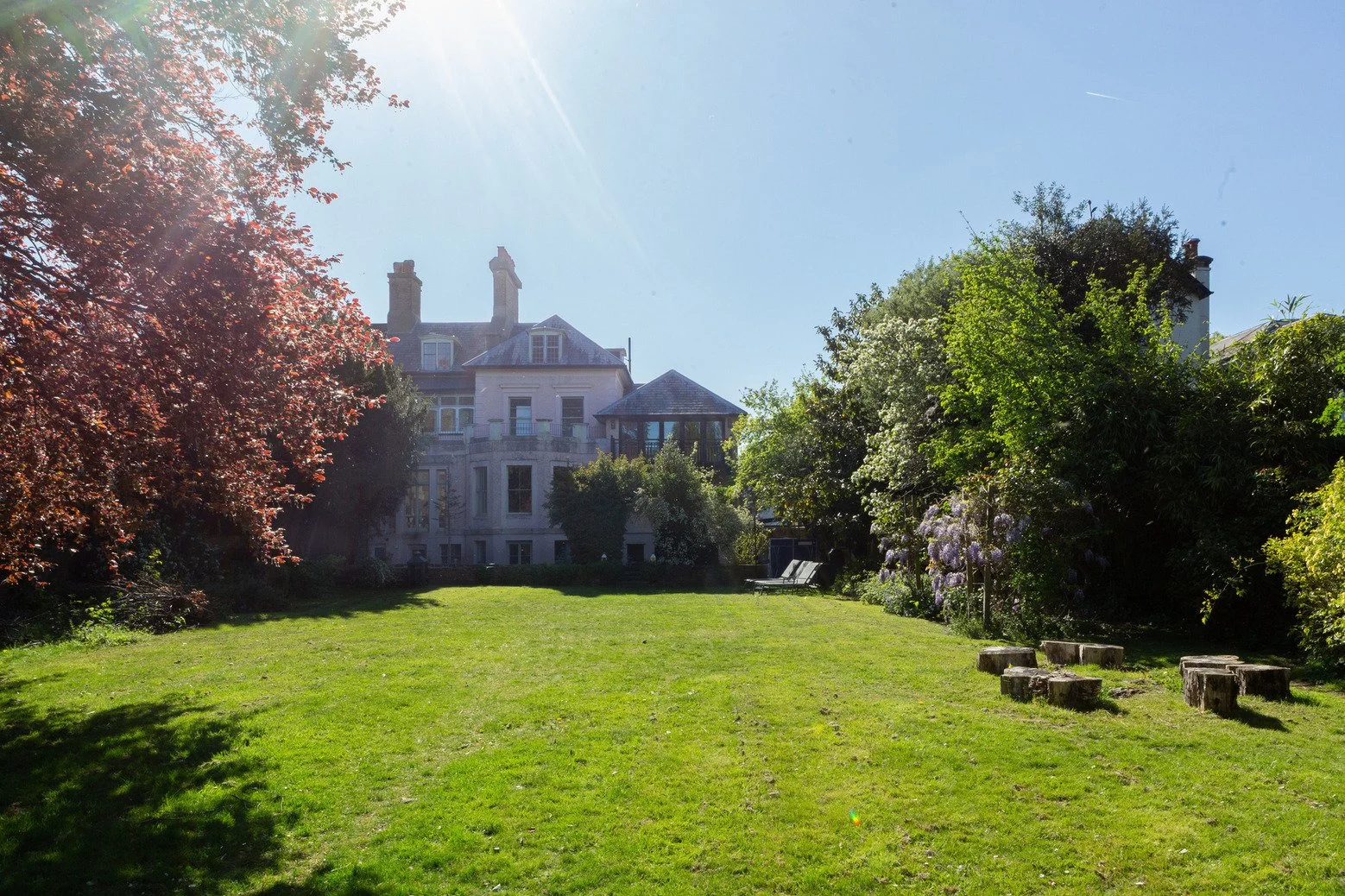 london-victorian-riverside-residence-film-photo-shoot-location-hire-lawn.jpg