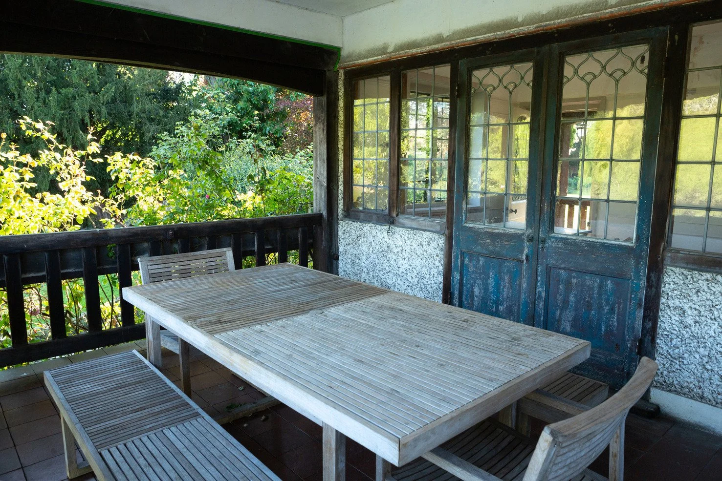 london-victorian-riverside-residence-film-photo-shoot-location-hire-table-boathouse.jpg
