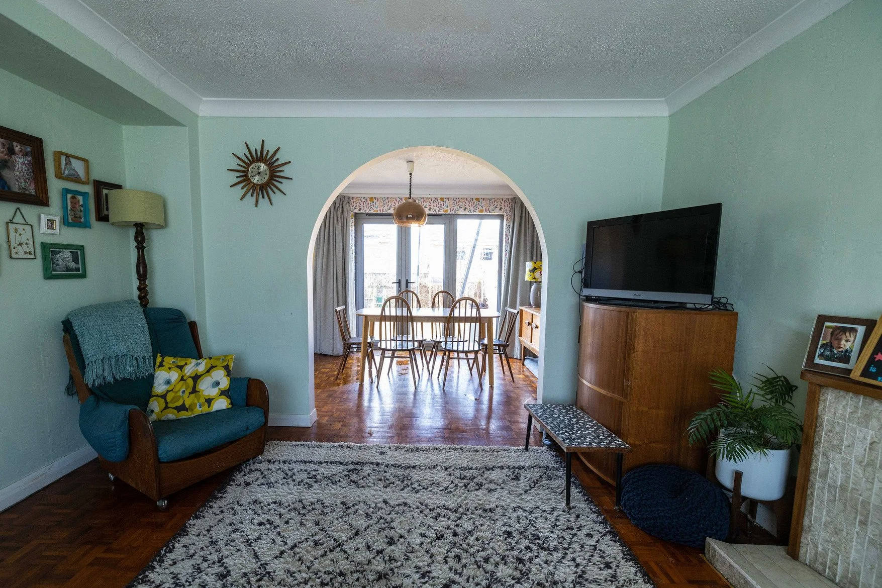 essex-1970s-suburban-house-retro-film-photo-shoot-location-hire-archway-carpet.jpg