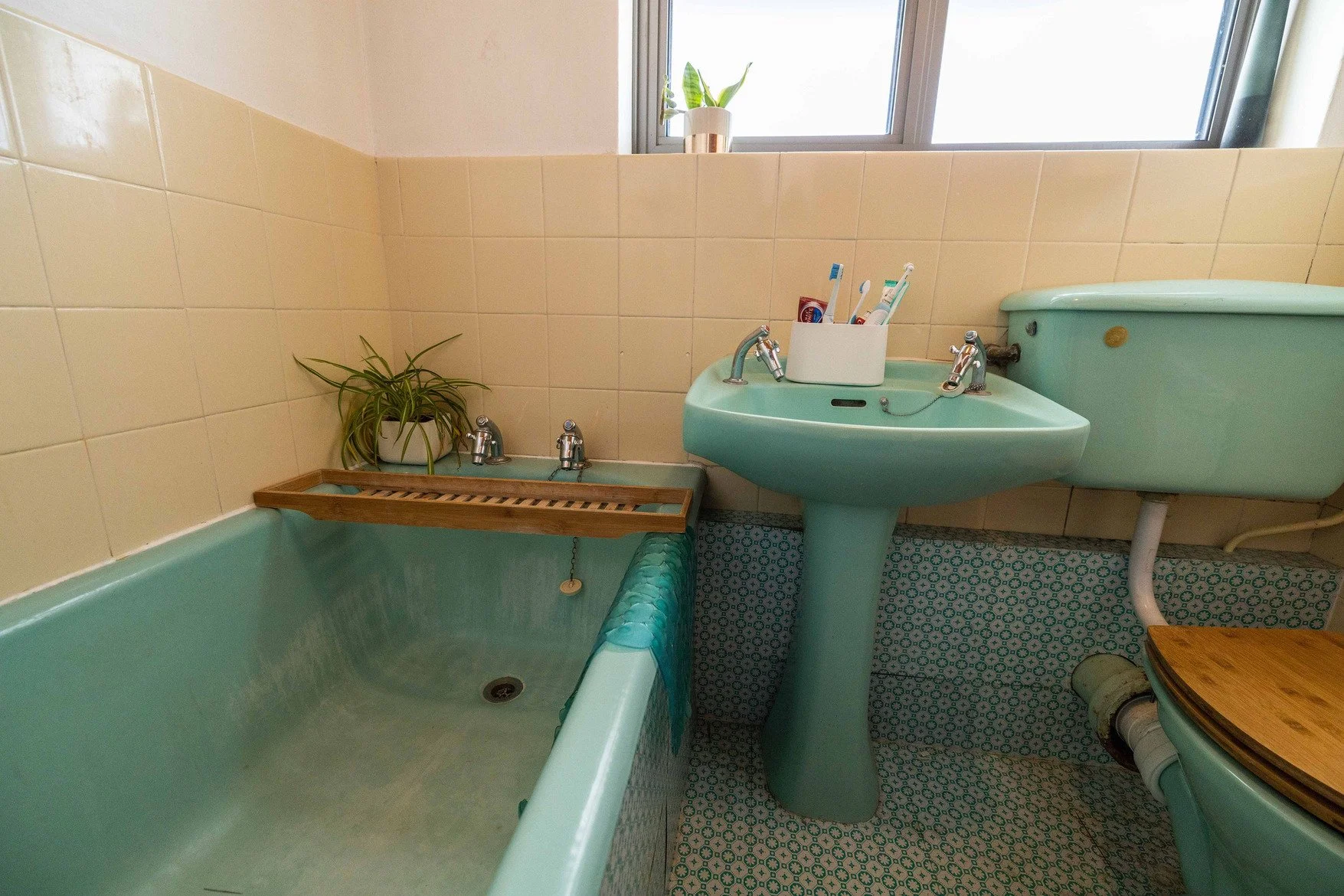 essex-1970s-suburban-house-retro-film-photo-shoot-location-hire-bathroom-sink.jpg
