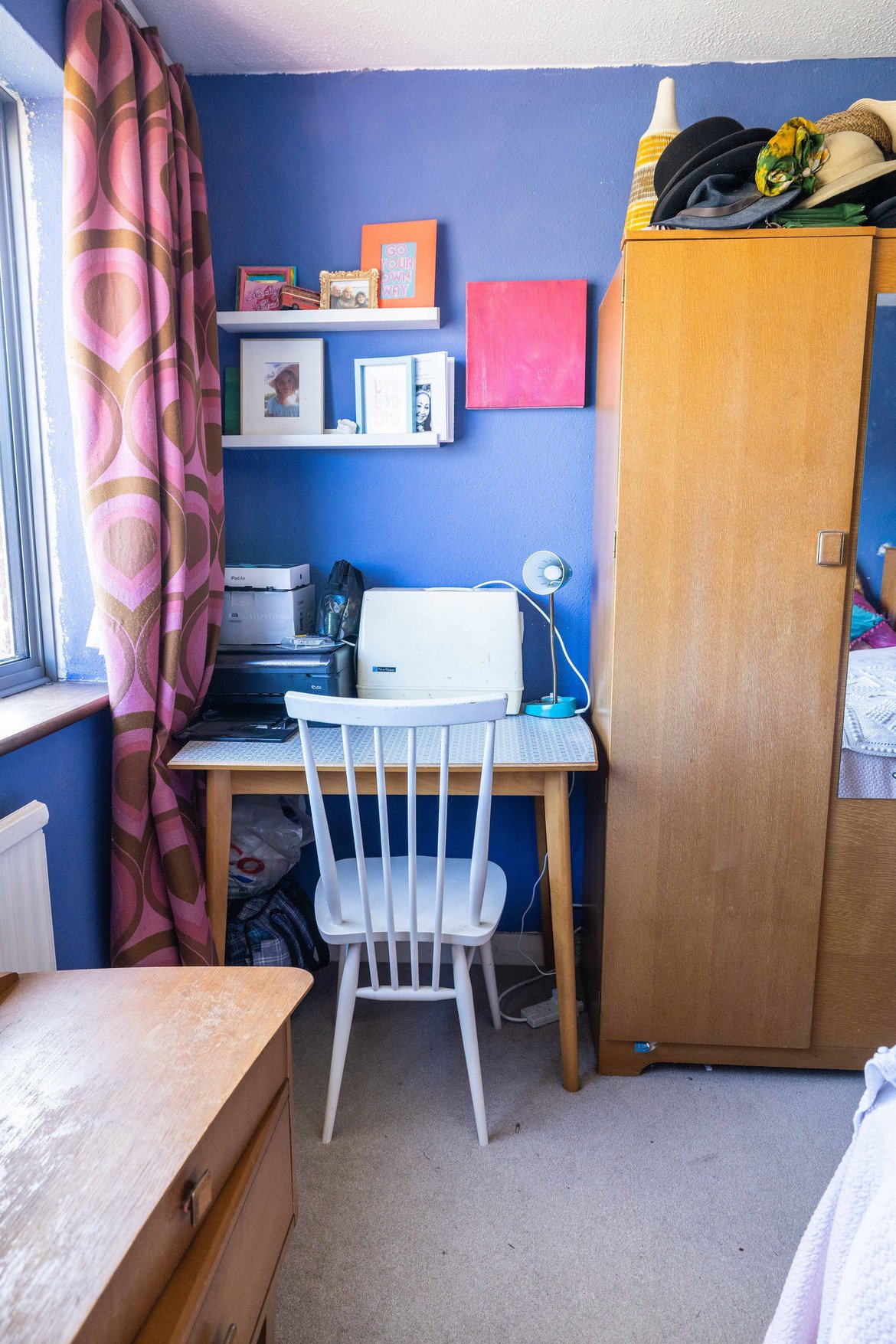 essex-1970s-suburban-house-retro-film-photo-shoot-location-hire-desk.jpg