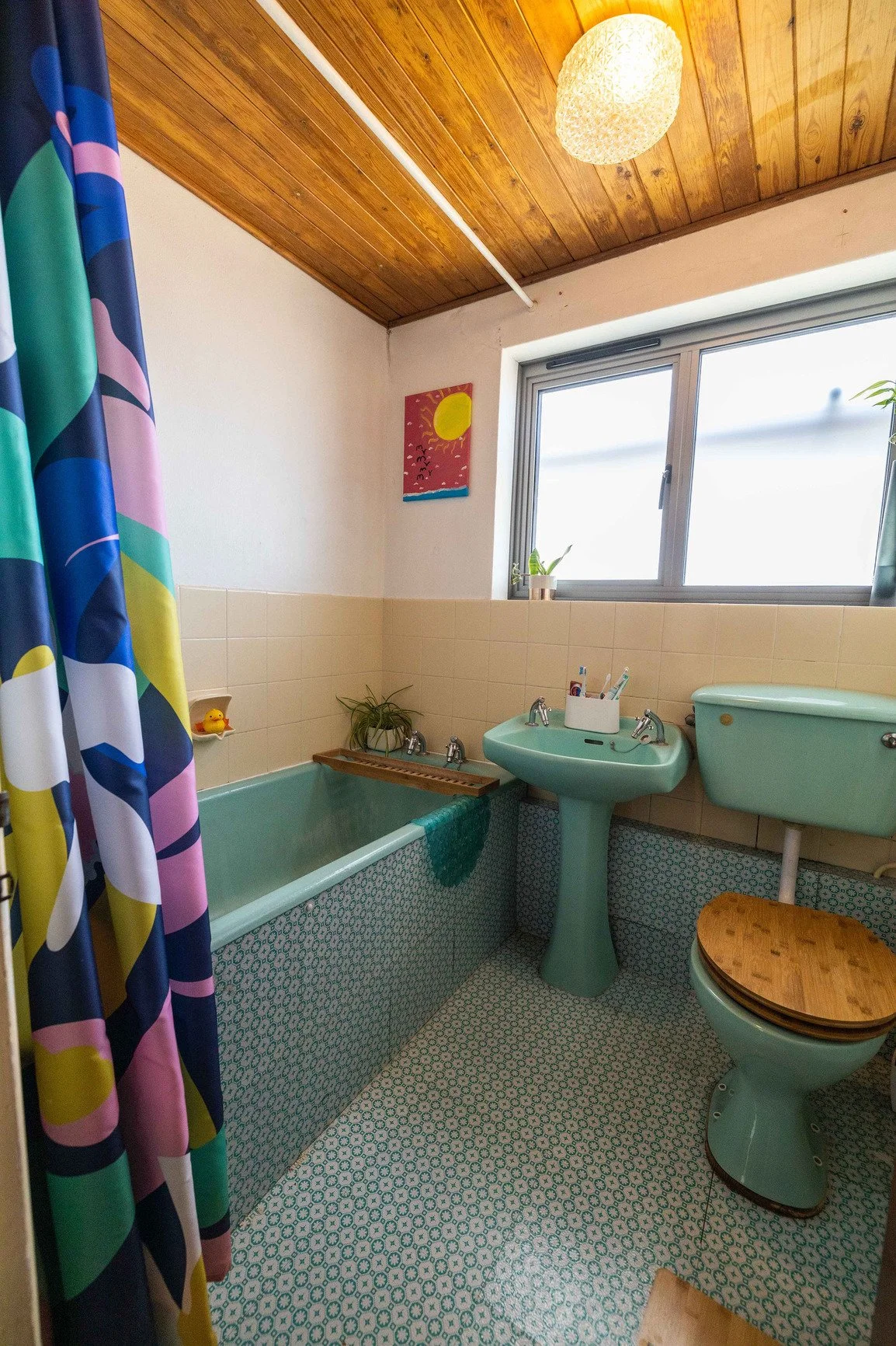 essex-1970s-suburban-house-retro-film-photo-shoot-location-hire-bathroom-shower-curtain.jpg
