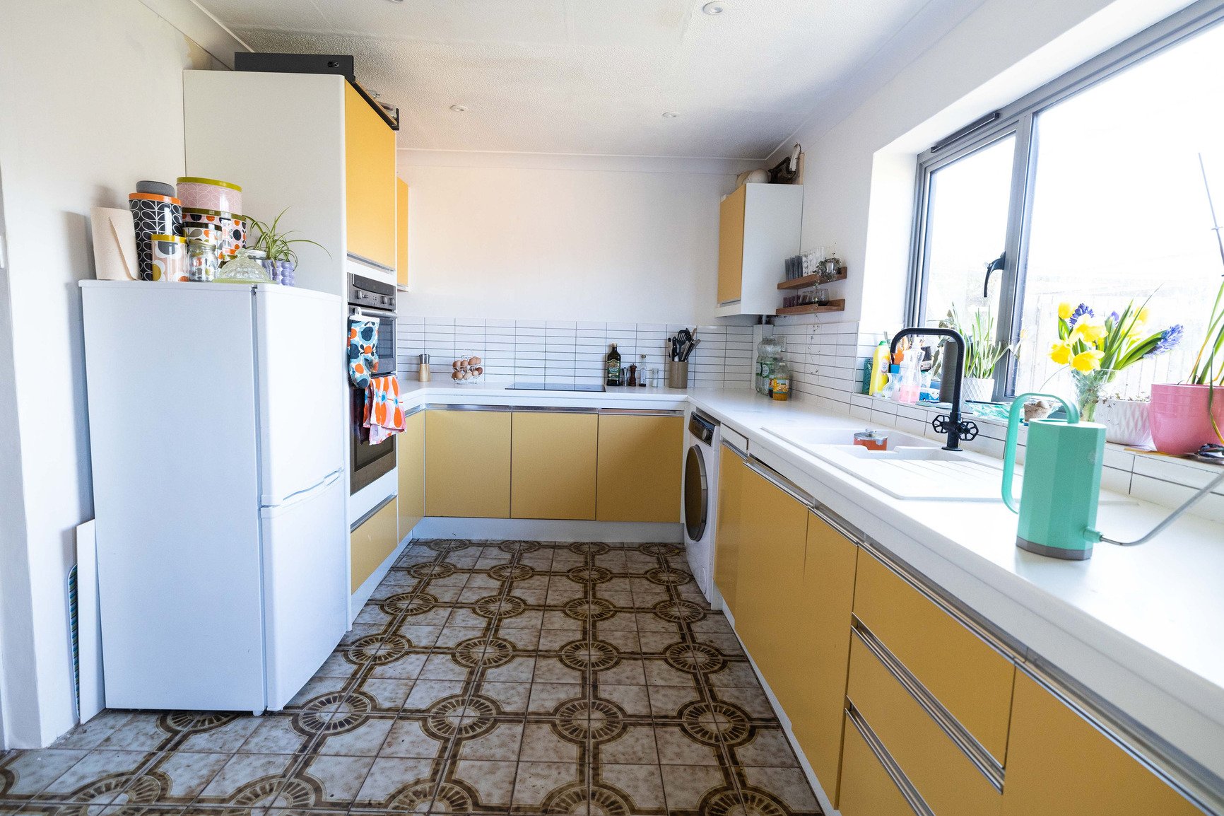 essex-1970s-suburban-house-retro-film-photo-shoot-location-hire-kitchen-brown-tiles.jpg