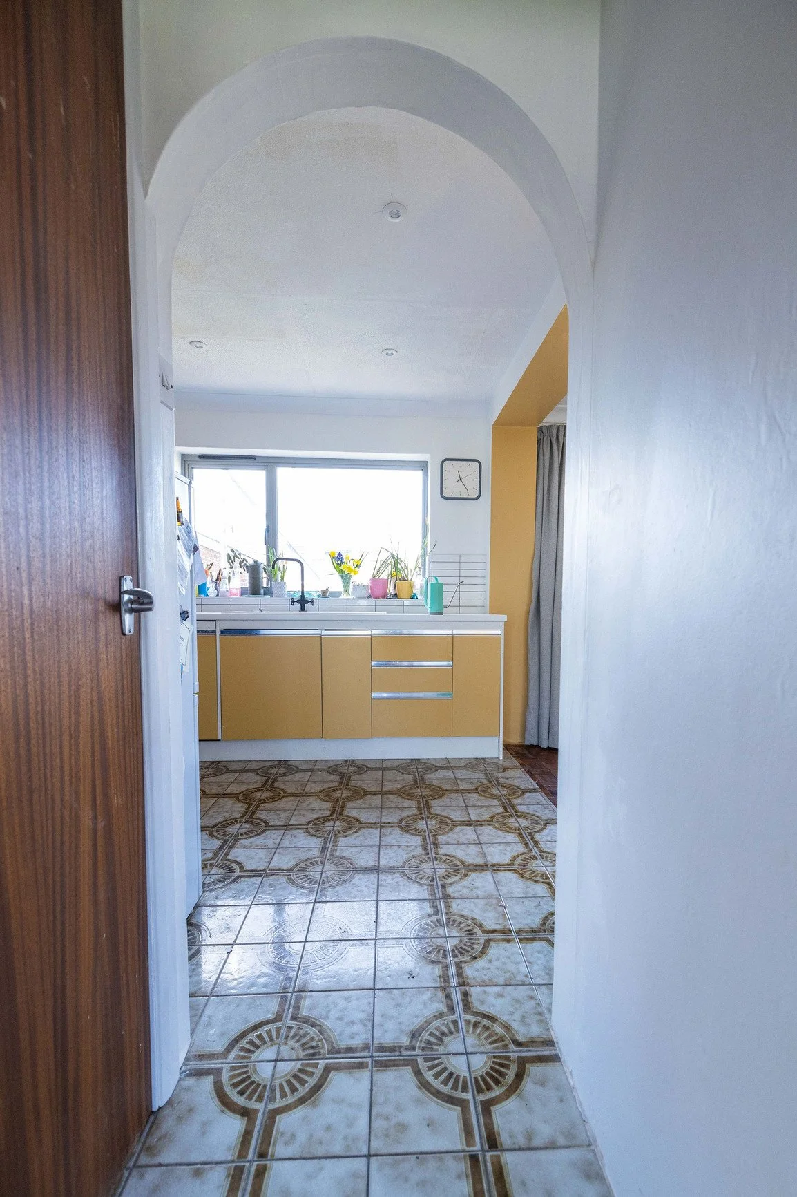 essex-1970s-suburban-house-retro-film-photo-shoot-location-hire-kitchen-units.jpg
