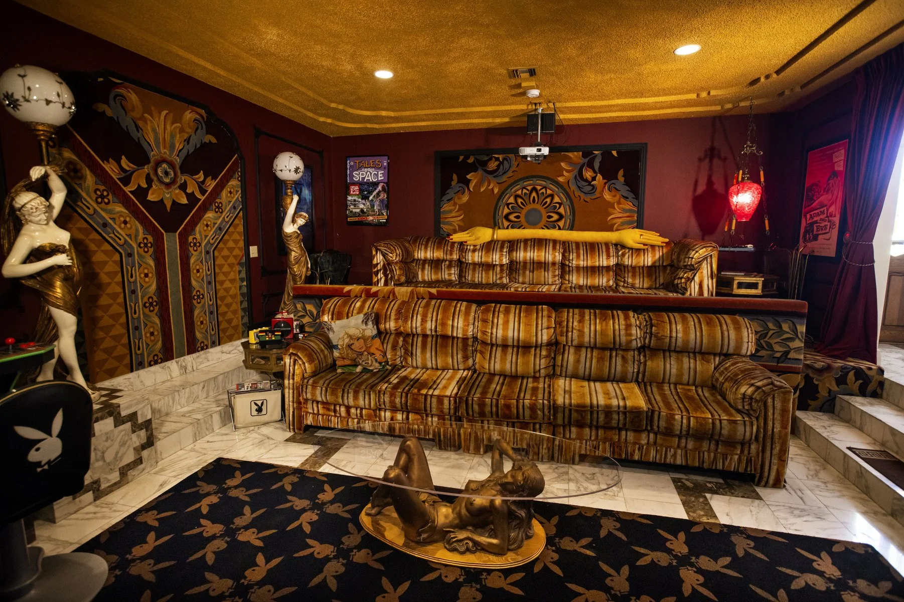 hire-a-las-vegas-1970s-retro-mansion-film-photo-shoot-location-sofa.jpg