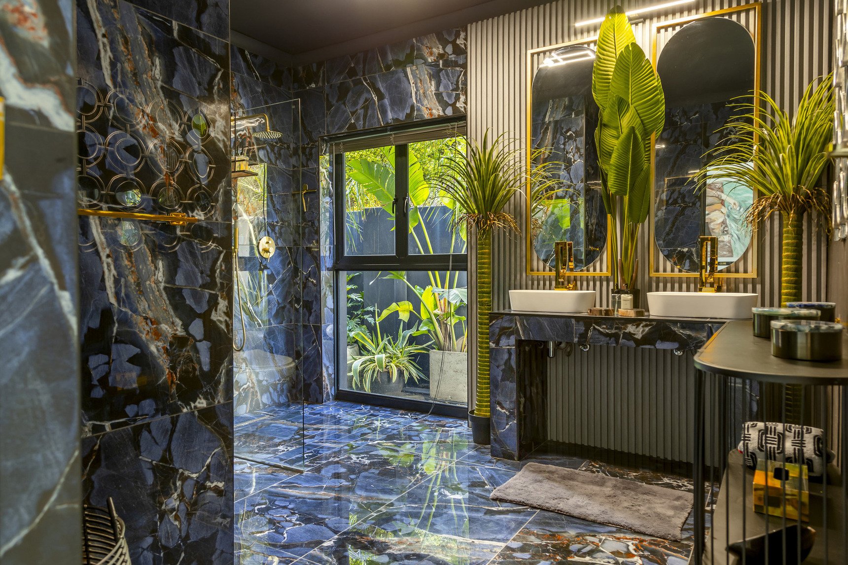 hire-a-cape-town-mid-century-maximalist-villa-film-photo-shoot-event-location-bathroom(1).jpg