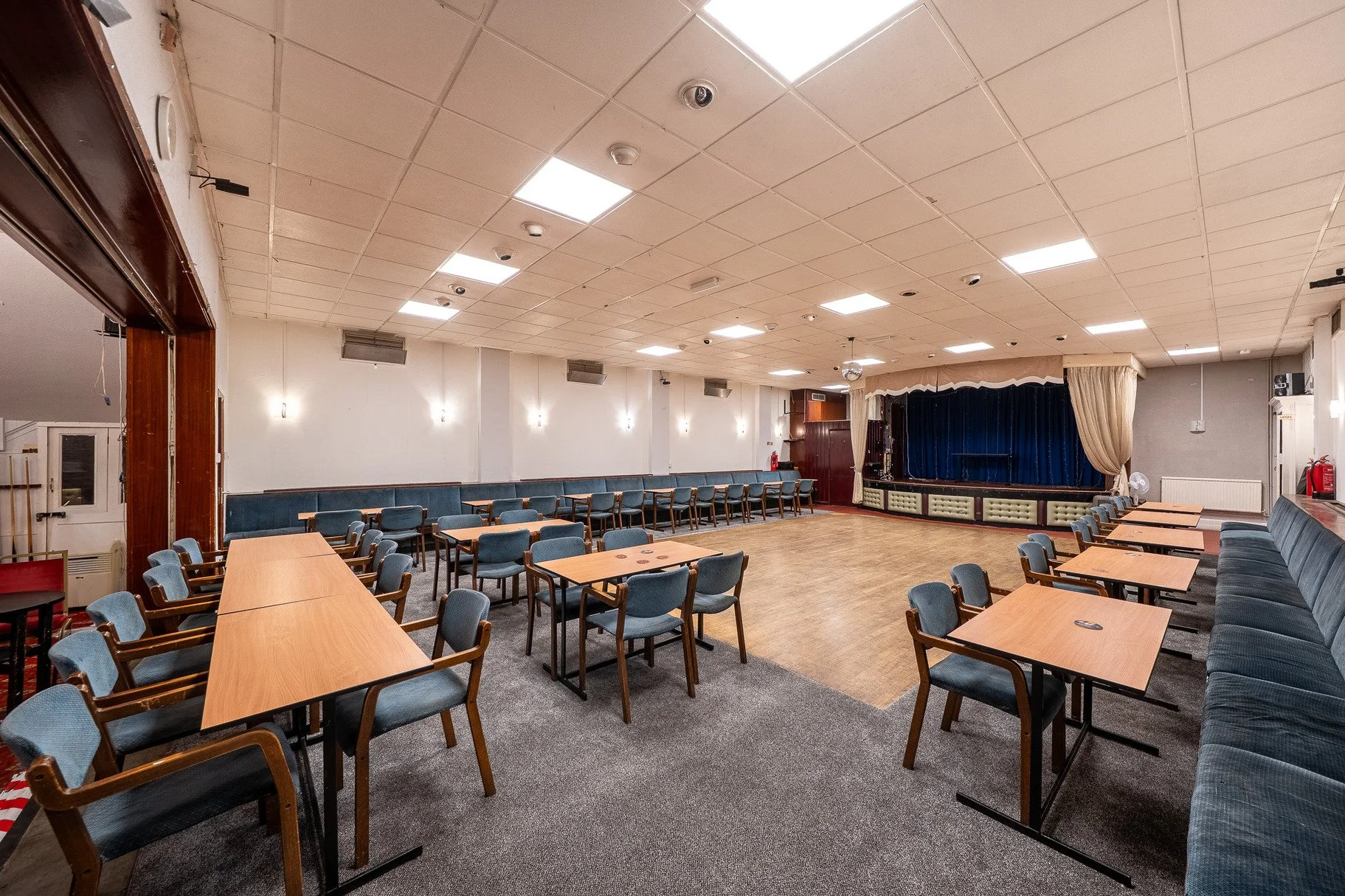 hire-a-london-1970s-traditional-working-mens-club-film-photo-shoot-event-location-function-room.jpg