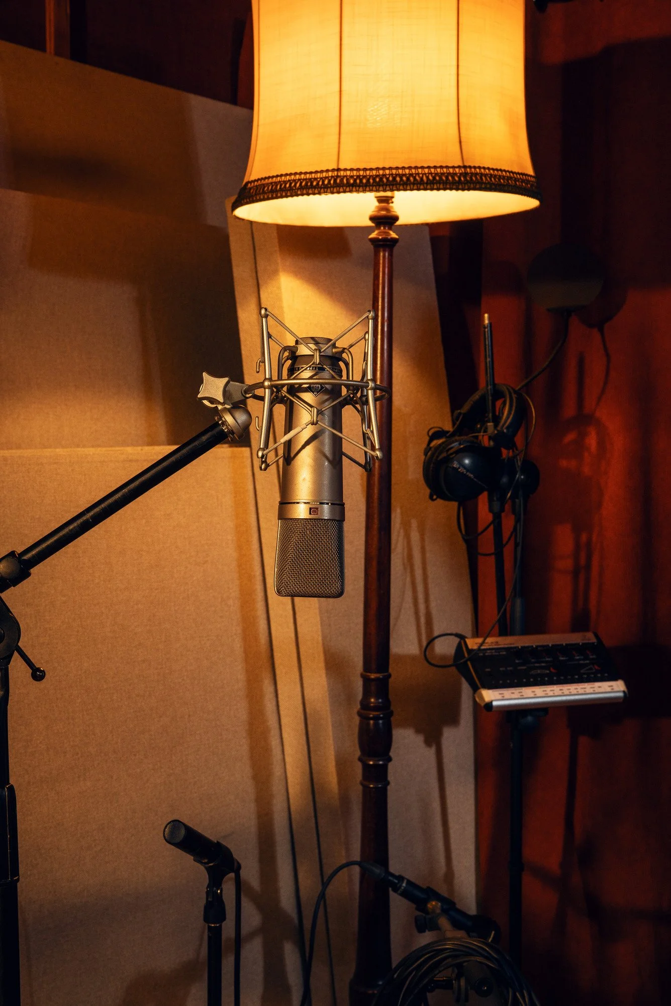 hire-a-london-professional-recording-studio-film-photo-shoot-location-lampshade-stand.jpg