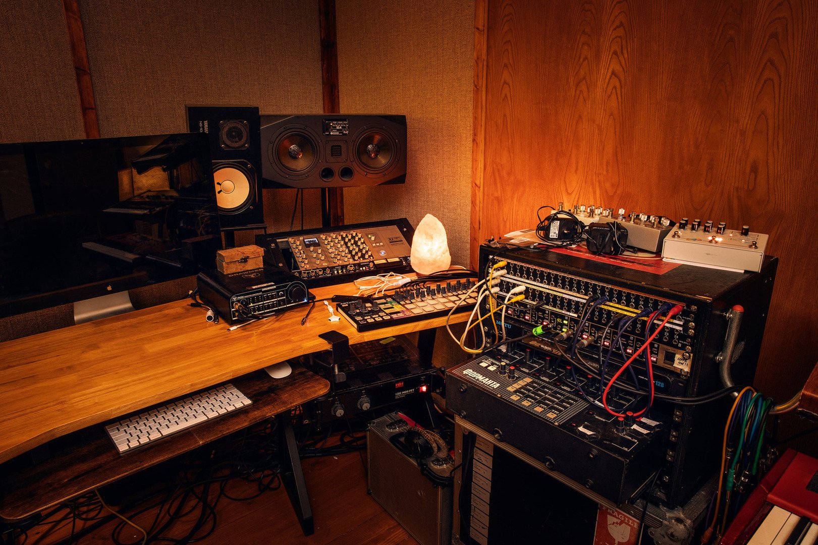hire-a-london-professional-recording-studio-film-photo-shoot-location-lava-lamp-mixing-deck.jpg