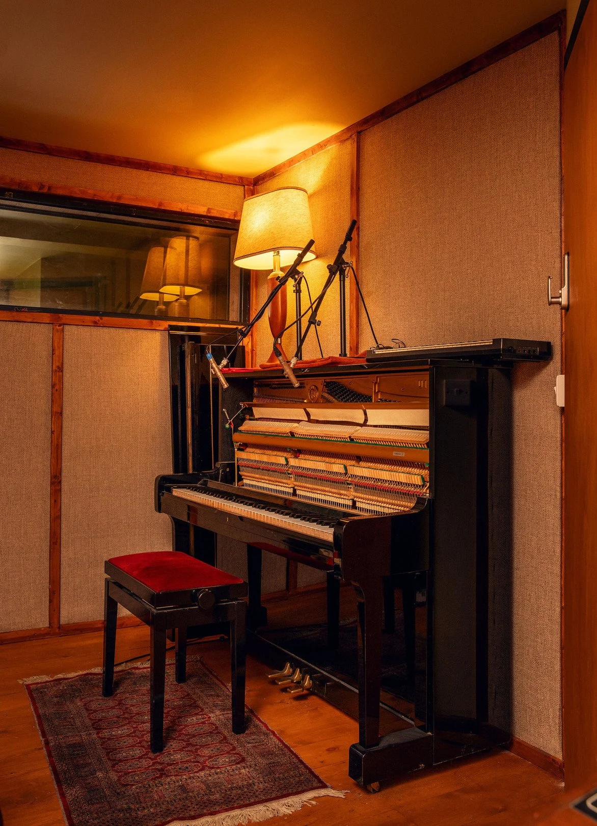 hire-a-london-professional-recording-studio-film-photo-shoot-location-upright-piano.jpg