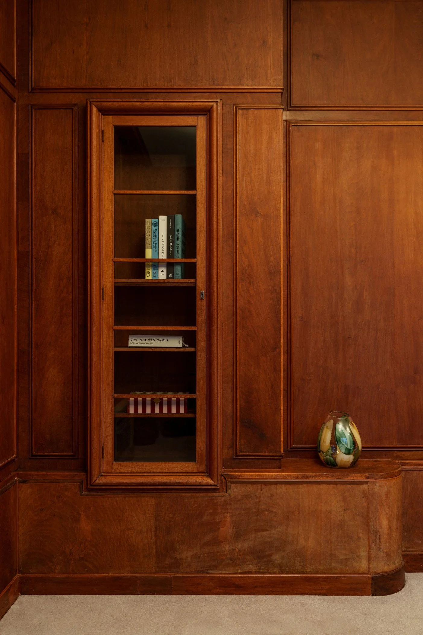 hire-london-art-deco-town-hall-film-shoot-event-location-members-room-wood-panelling.jpg